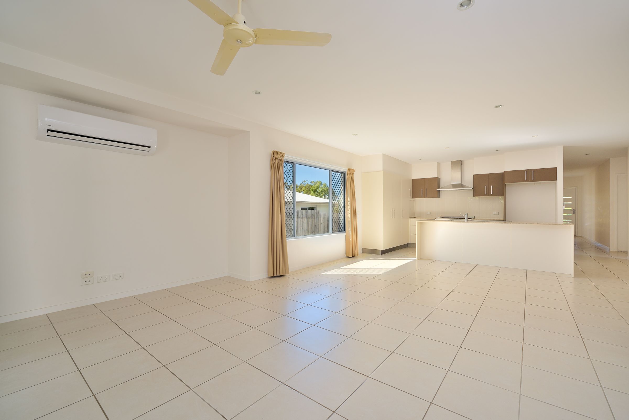 9 Iris Road, Kirkwood, QLD 4680