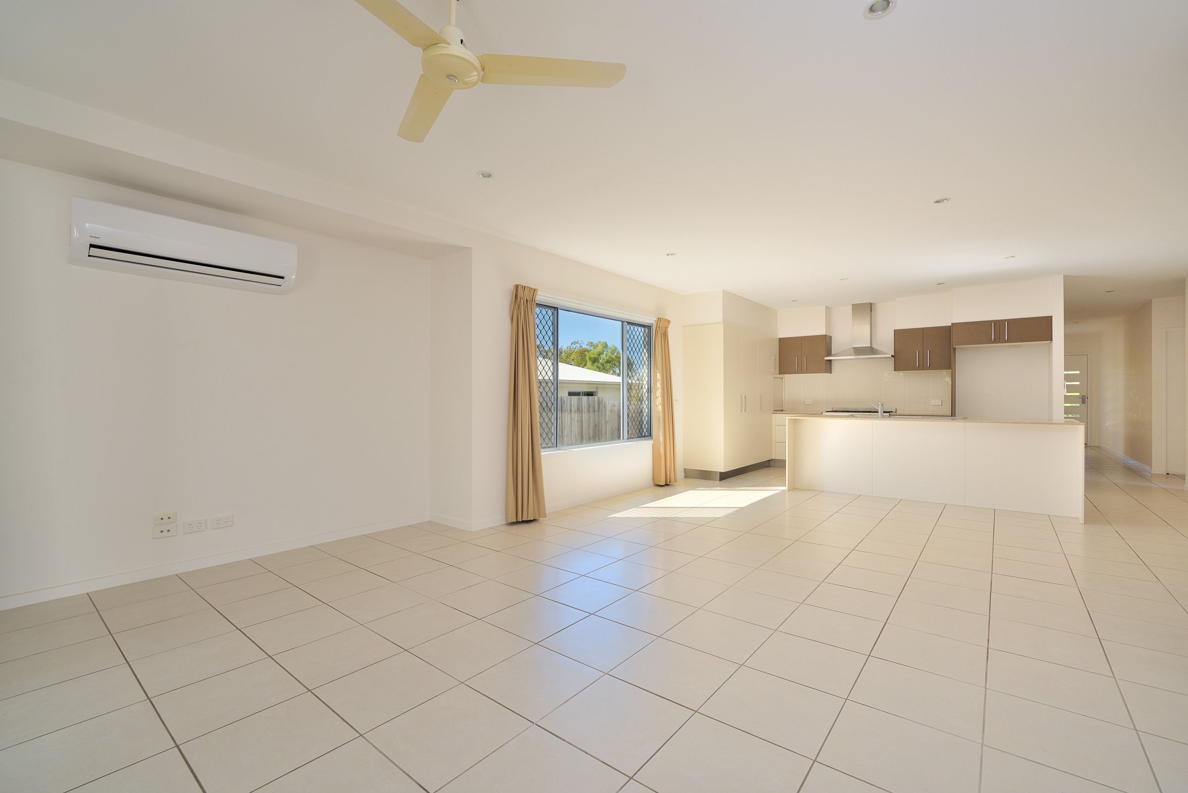 9 Iris Road, Kirkwood, QLD 4680