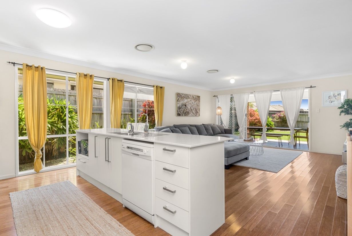 34 SEARS Parade, North Lakes, QLD 4509