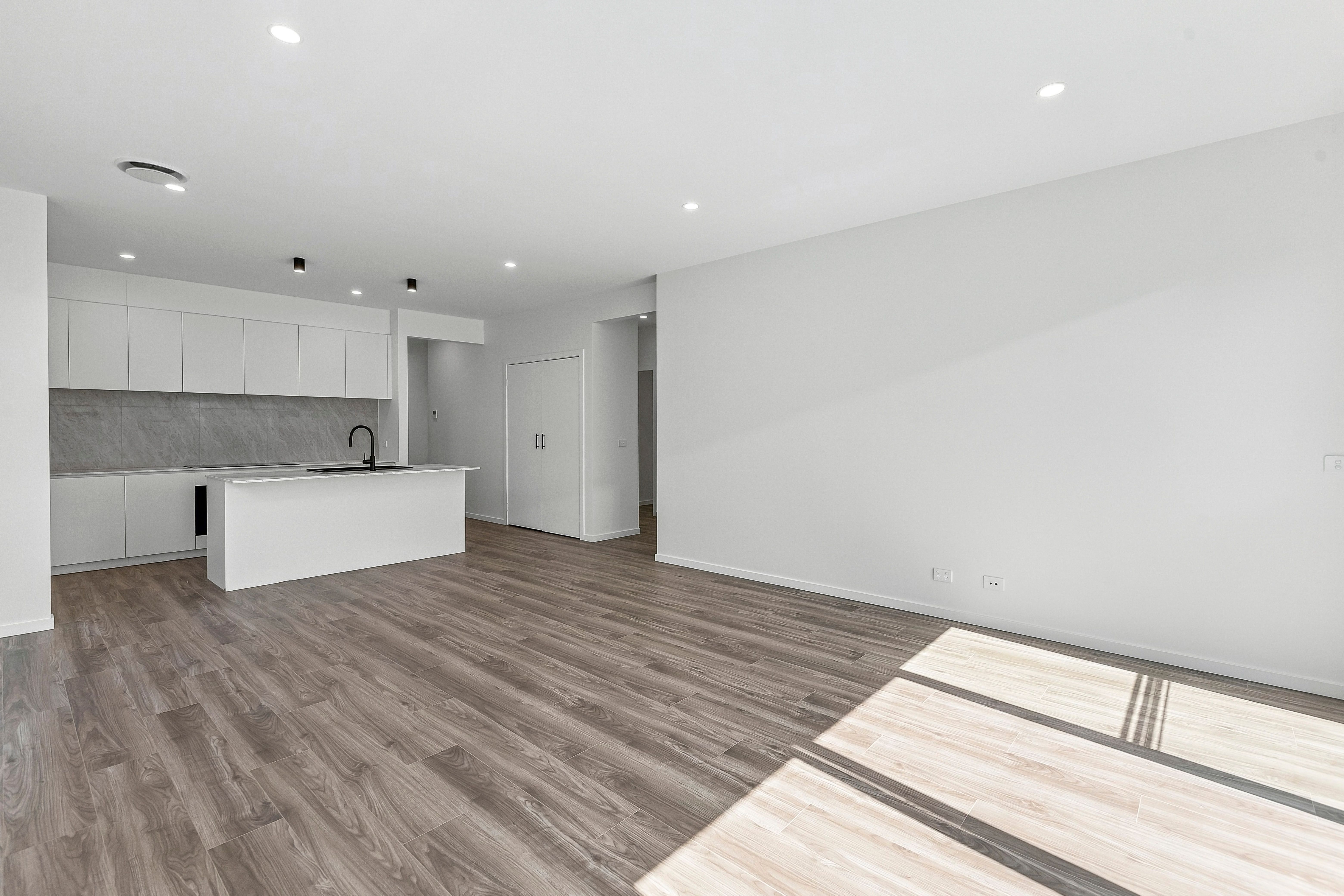8 Glider Street — photo 4 of 11