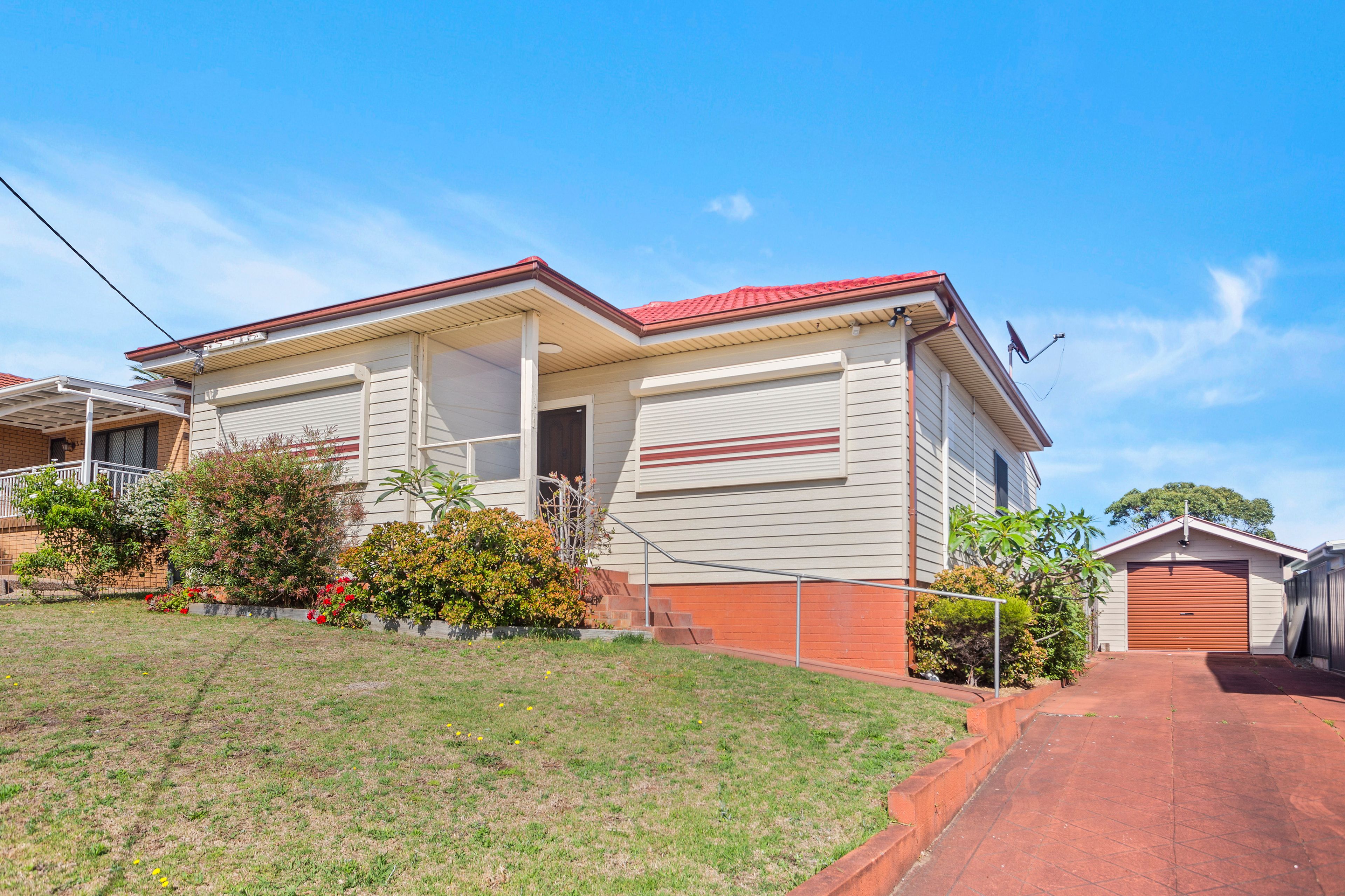 10 Perth Road — photo from Ray White South Wollongong