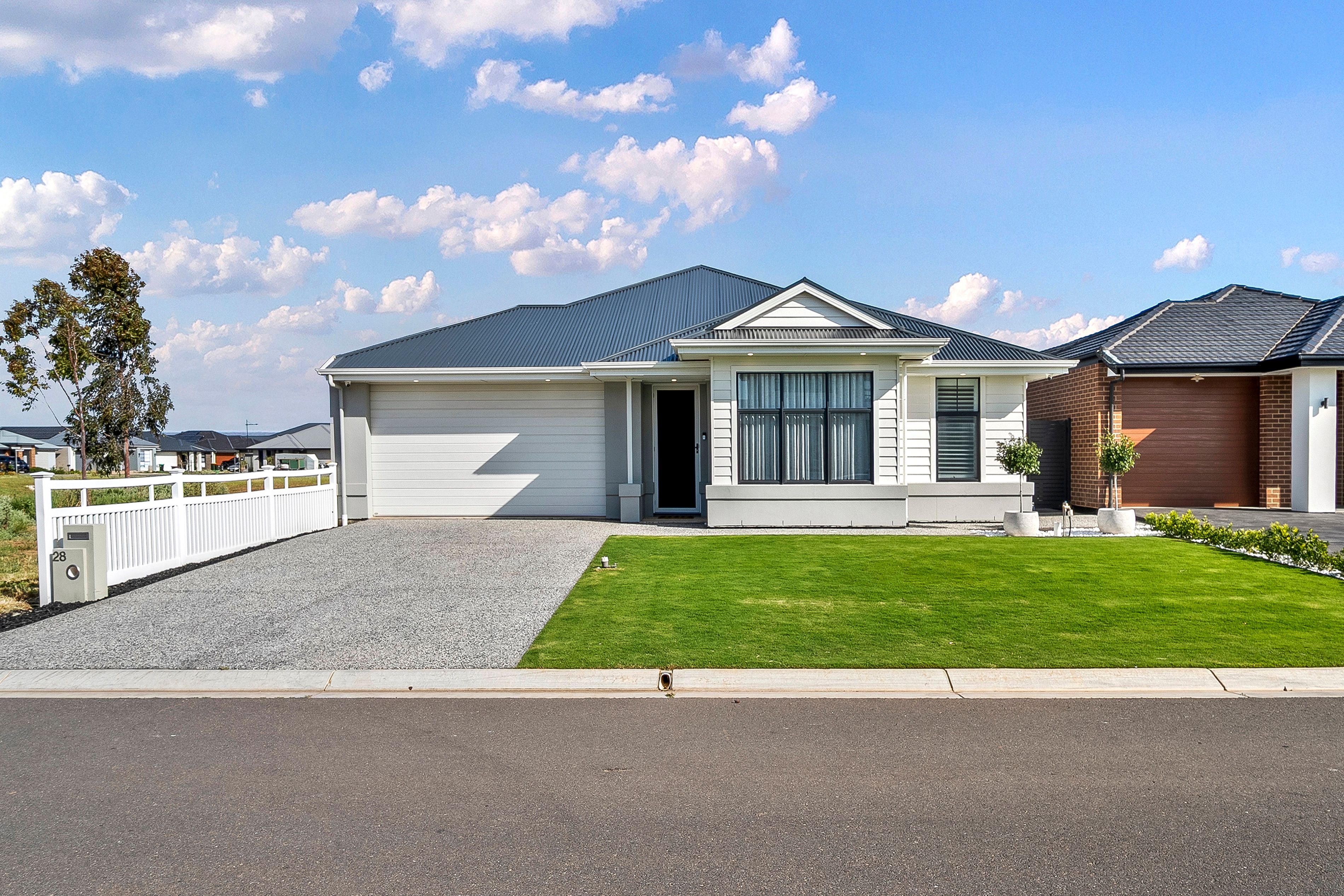 28 Kathleen Crescent — photo from Ray White Prospect