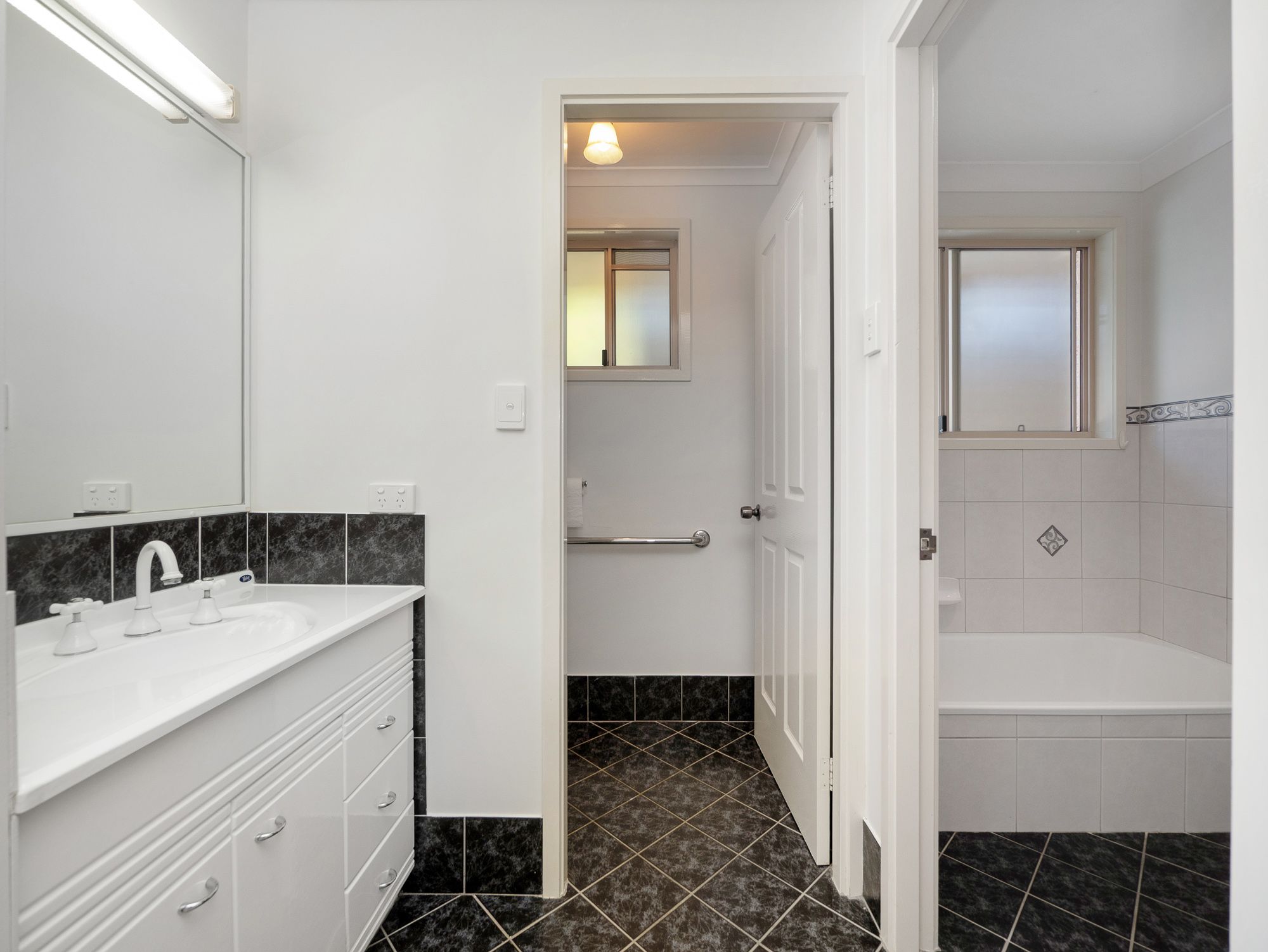27 Kruseana Avenue — photo 12 of 18