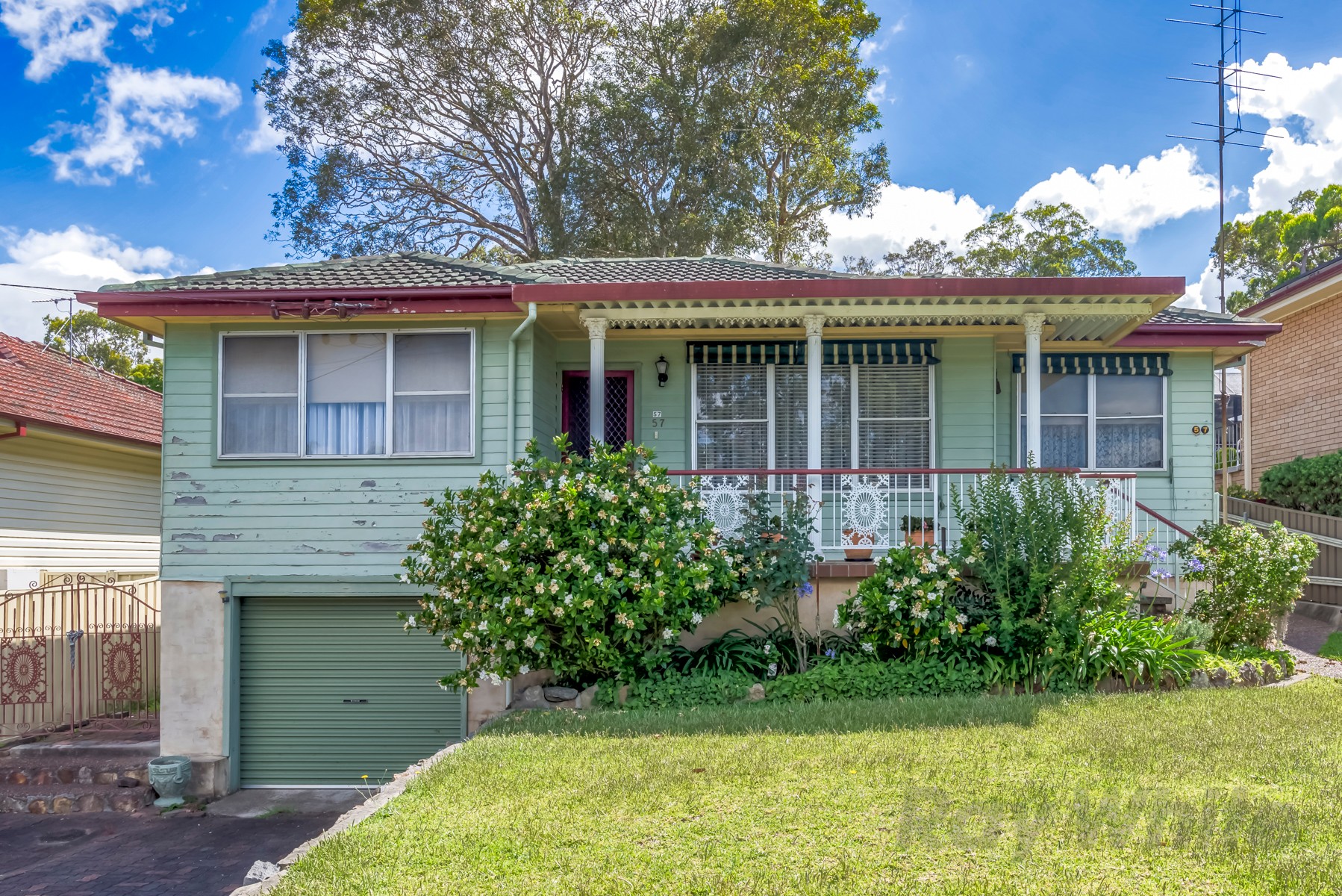 57 Middle Point Road, Bolton Point, NSW 2283