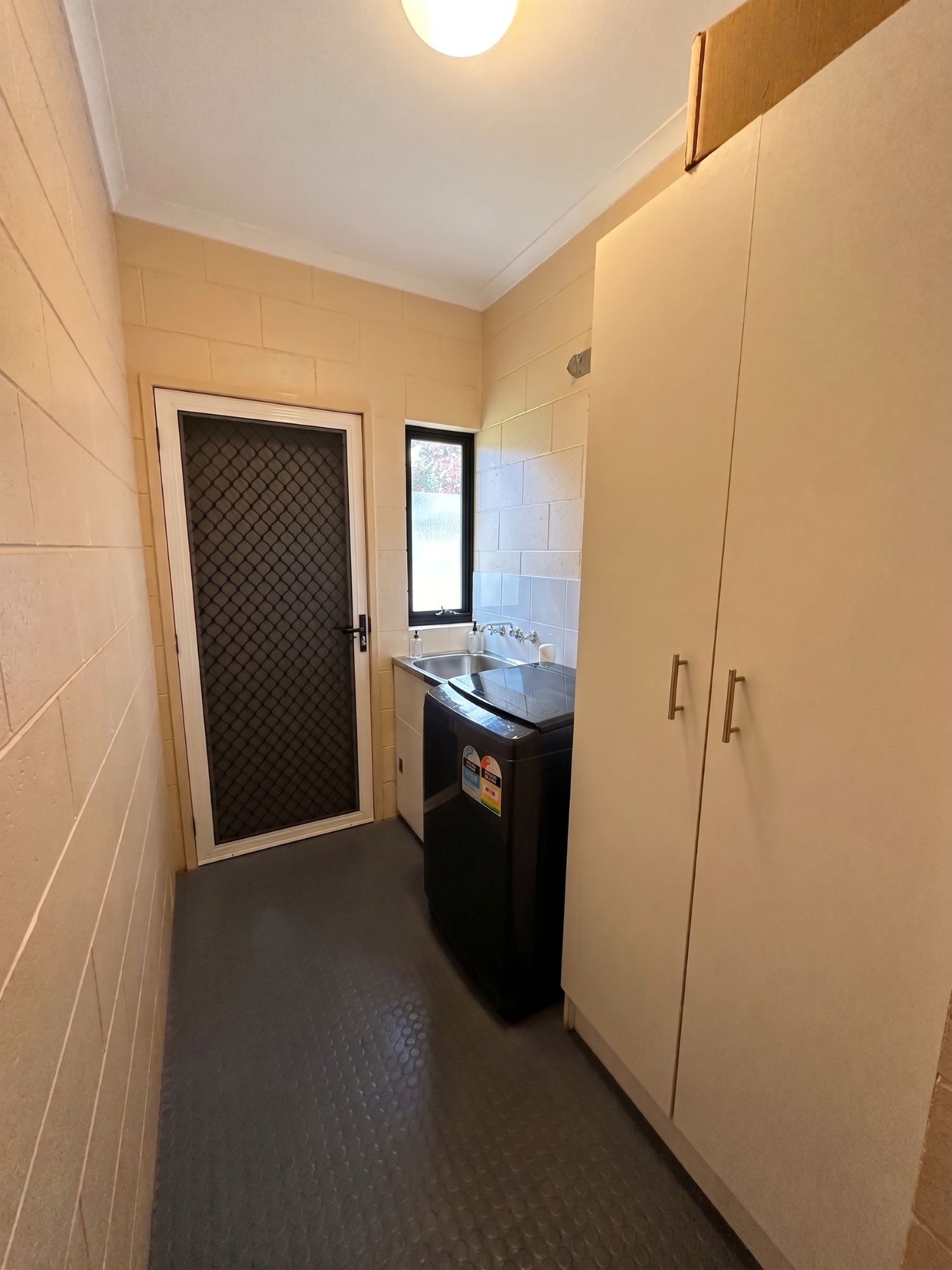 160 Robert Street — photo 11 of 21