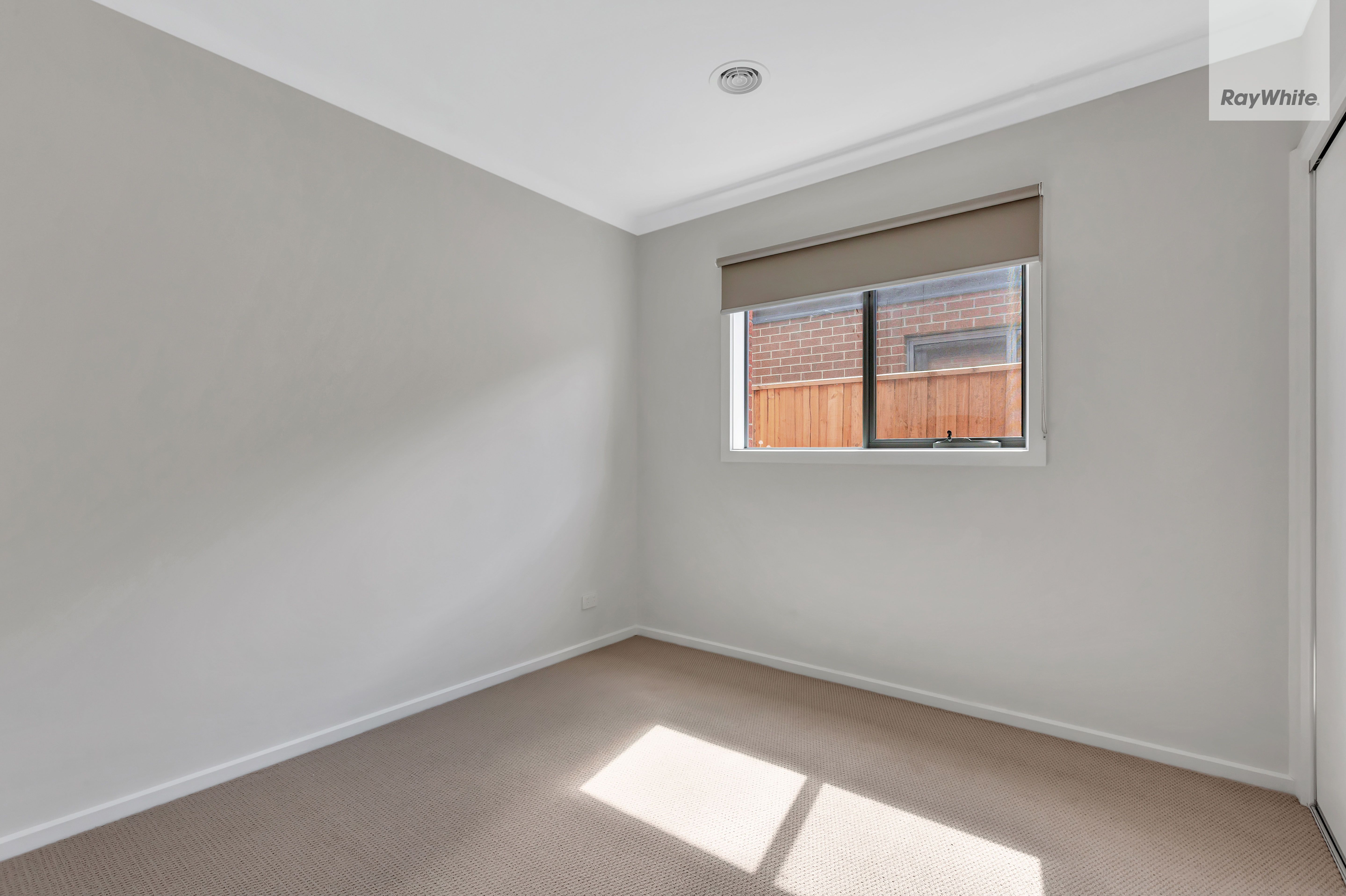 44 Mallaig Drive — photo 8 of 12