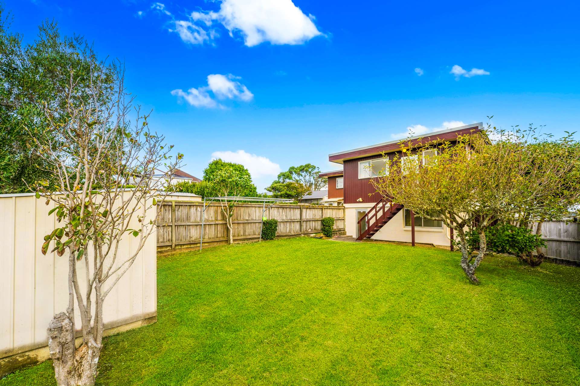 2/98 Halsey Drive photo 3