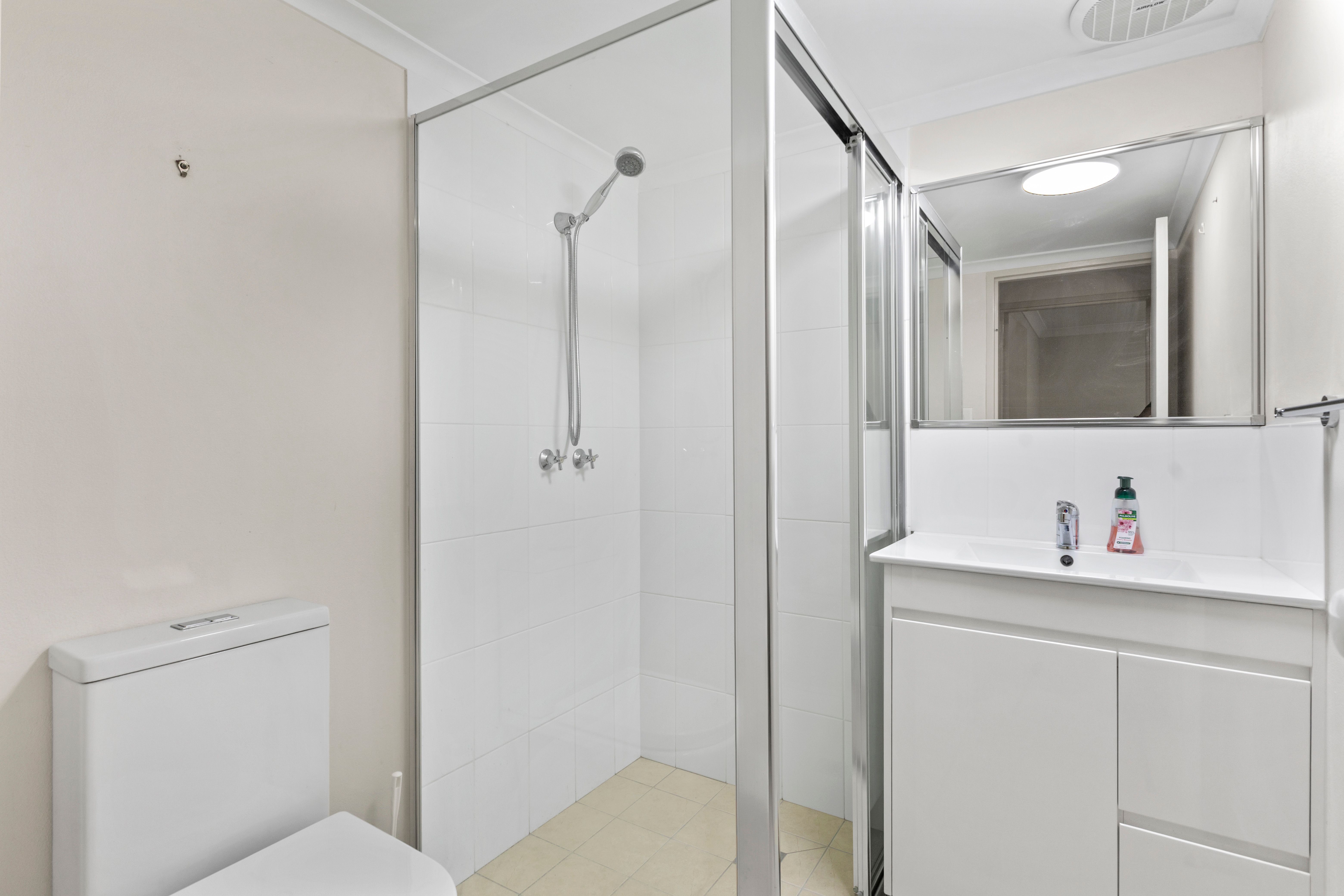 15/8-10 Casuarina Drive — photo 6 of 8