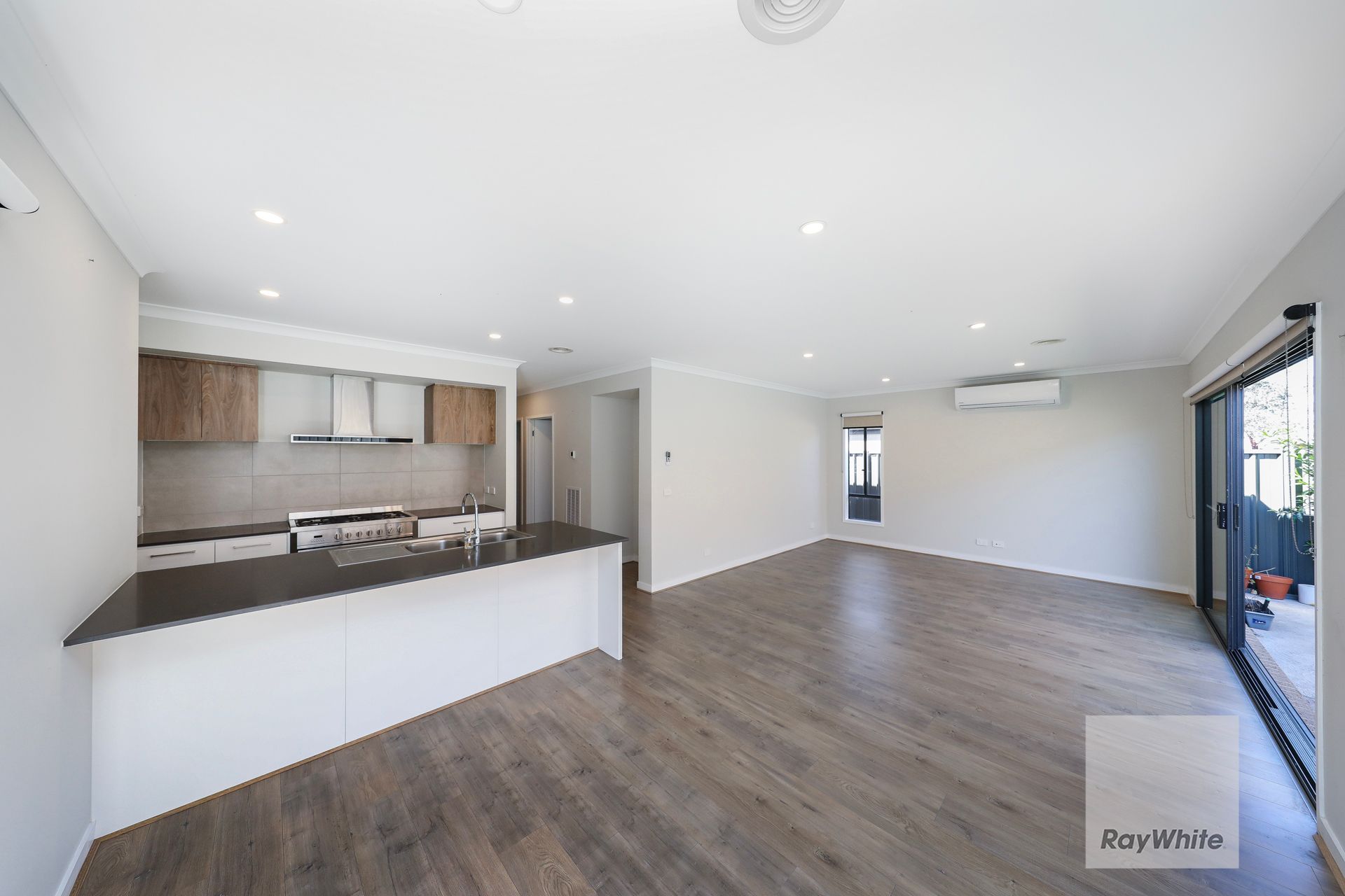 28 Bowenia Avenue — photo 5 of 12