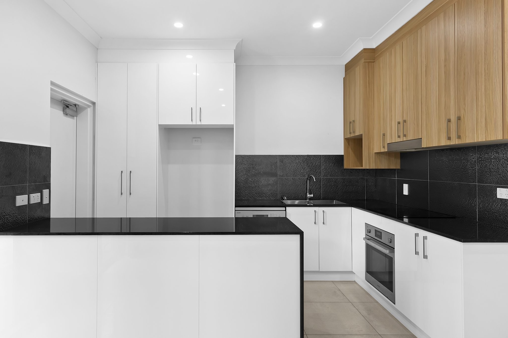2/11 Dickenson Street, Carina, QLD 4152