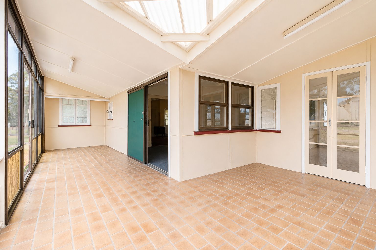 24935 New England Highway — photo 15 of 29