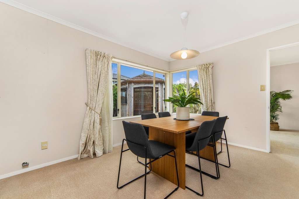 4 Castlemaine Close photo 5