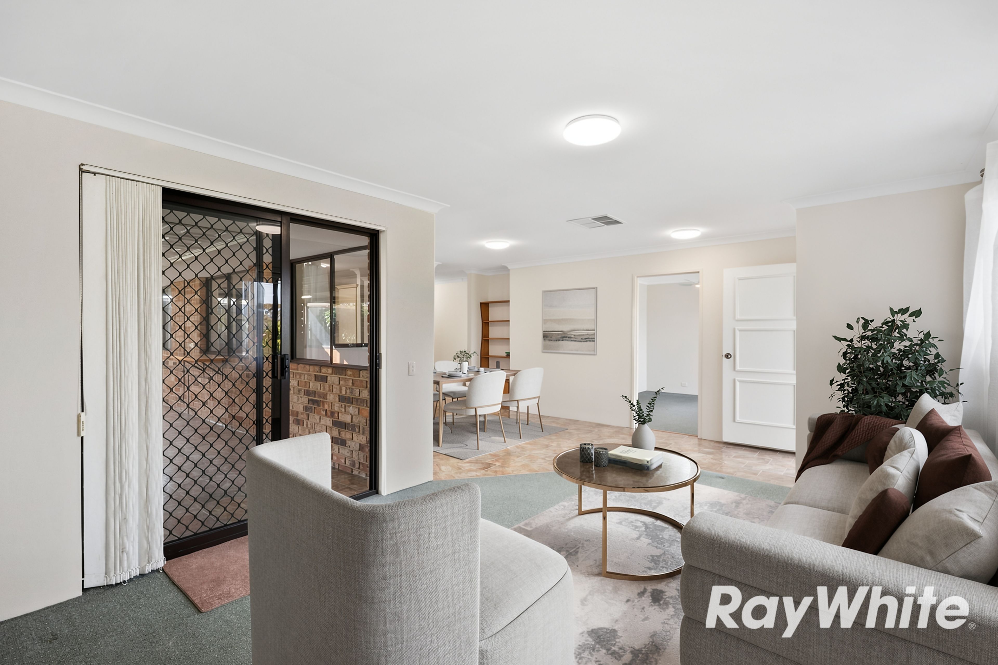 15A Blackthorne Crescent — photo 3 of 14