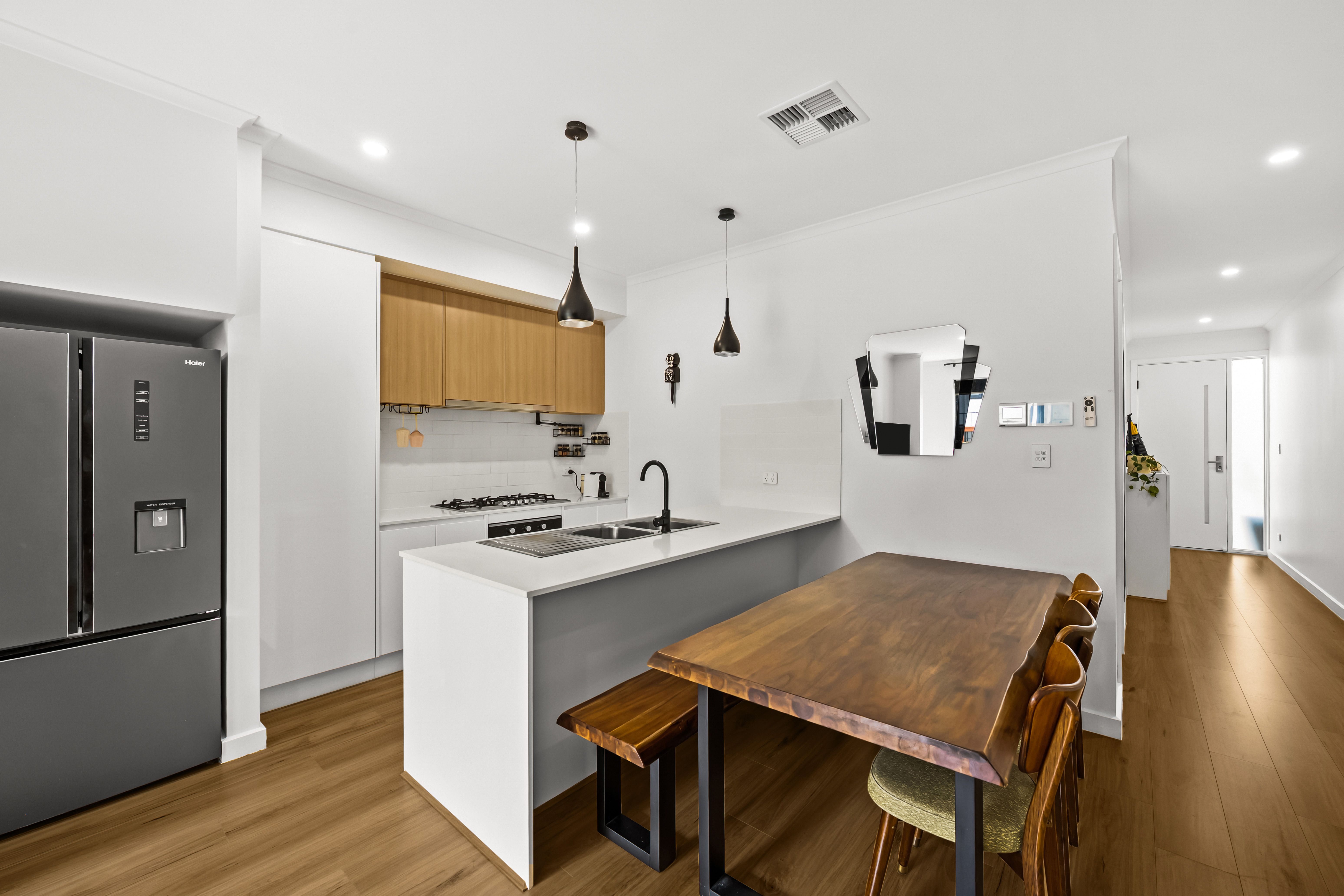 9/3 Hazel Street — photo 3 of 20