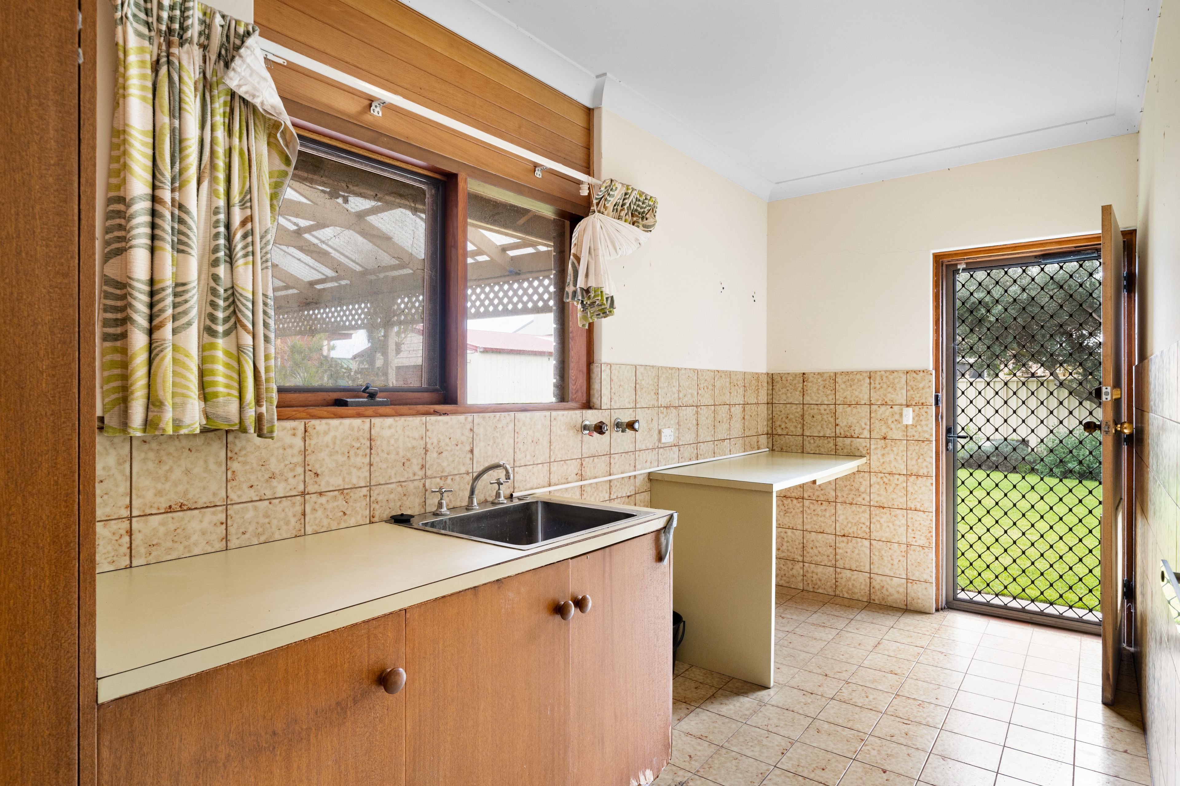 15 Hoylake Crescent — photo 15 of 22