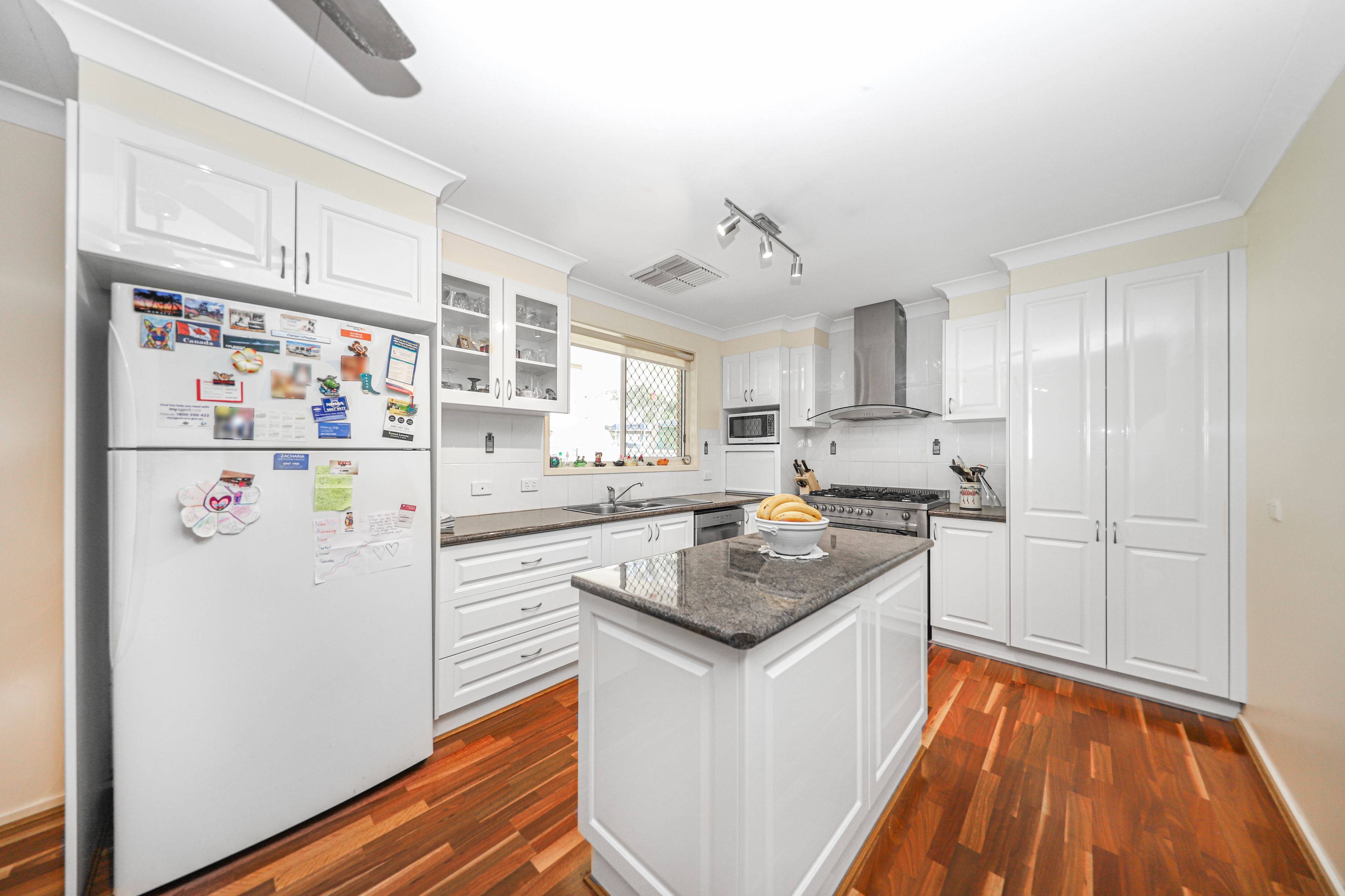 15 Wattle Crescent — photo 3 of 13