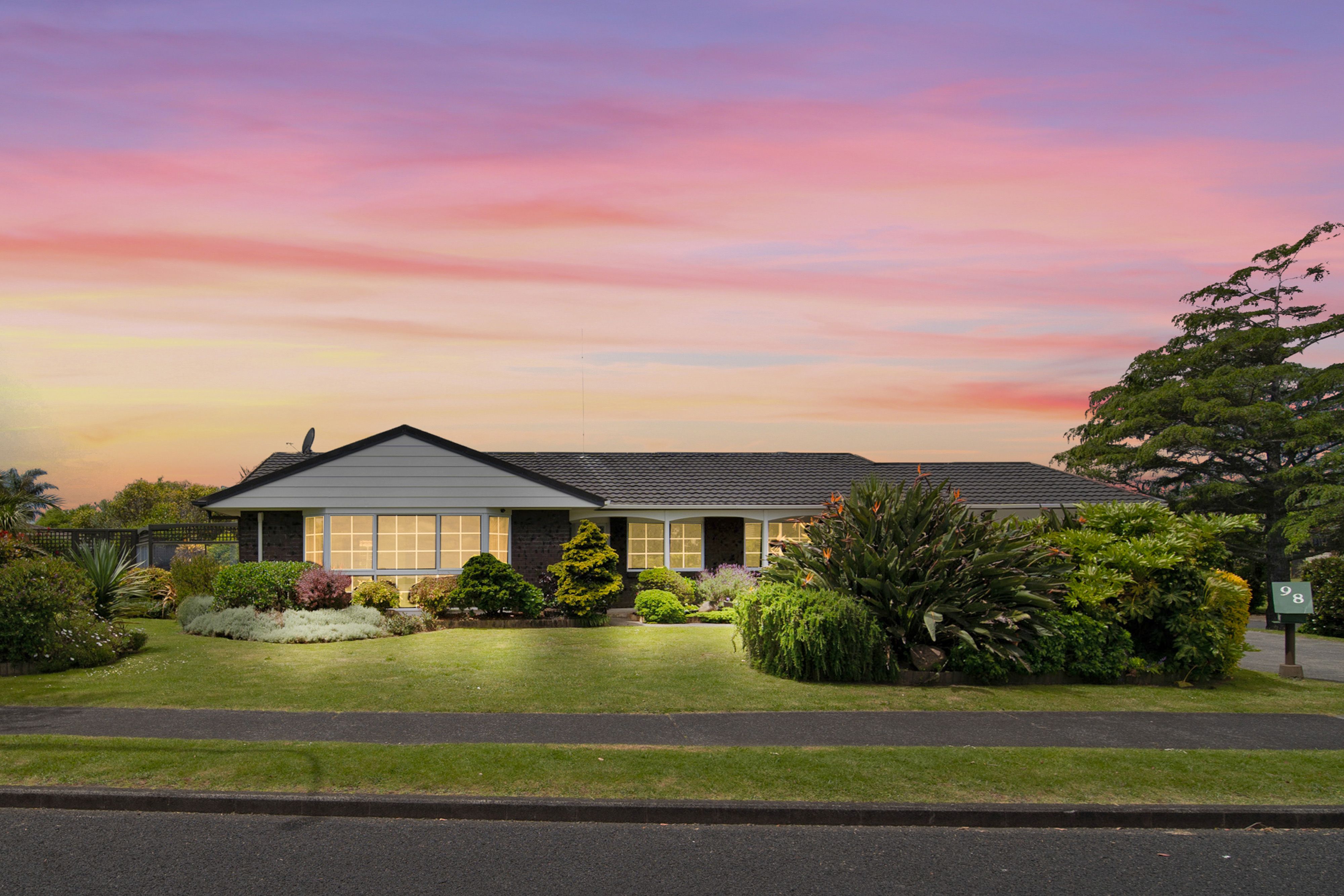 98 Walter Strevens Drive, Conifer Grove, Manukau City