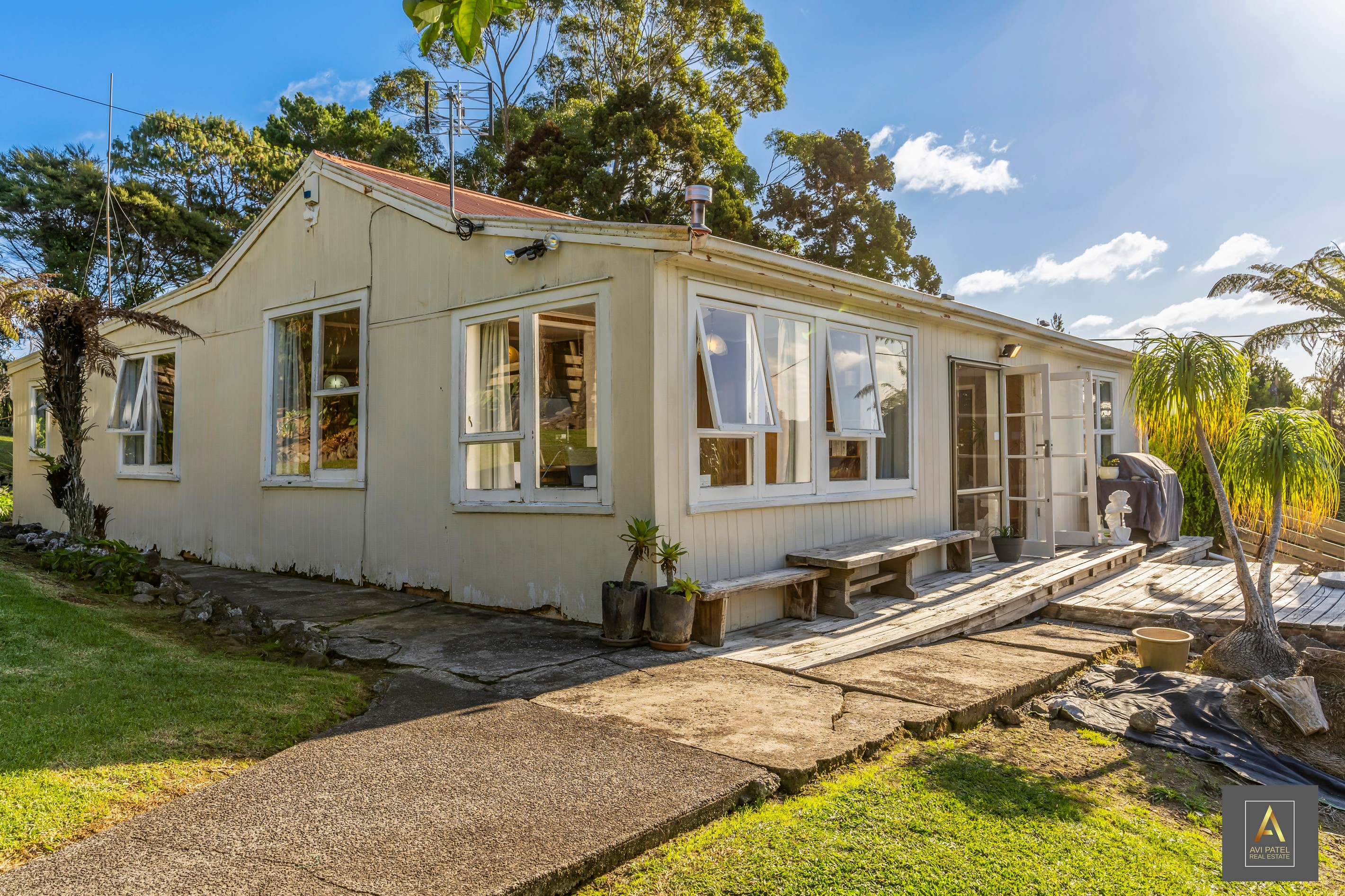 193-195 Forest Hill Road, Waiatarua, Waitakere City