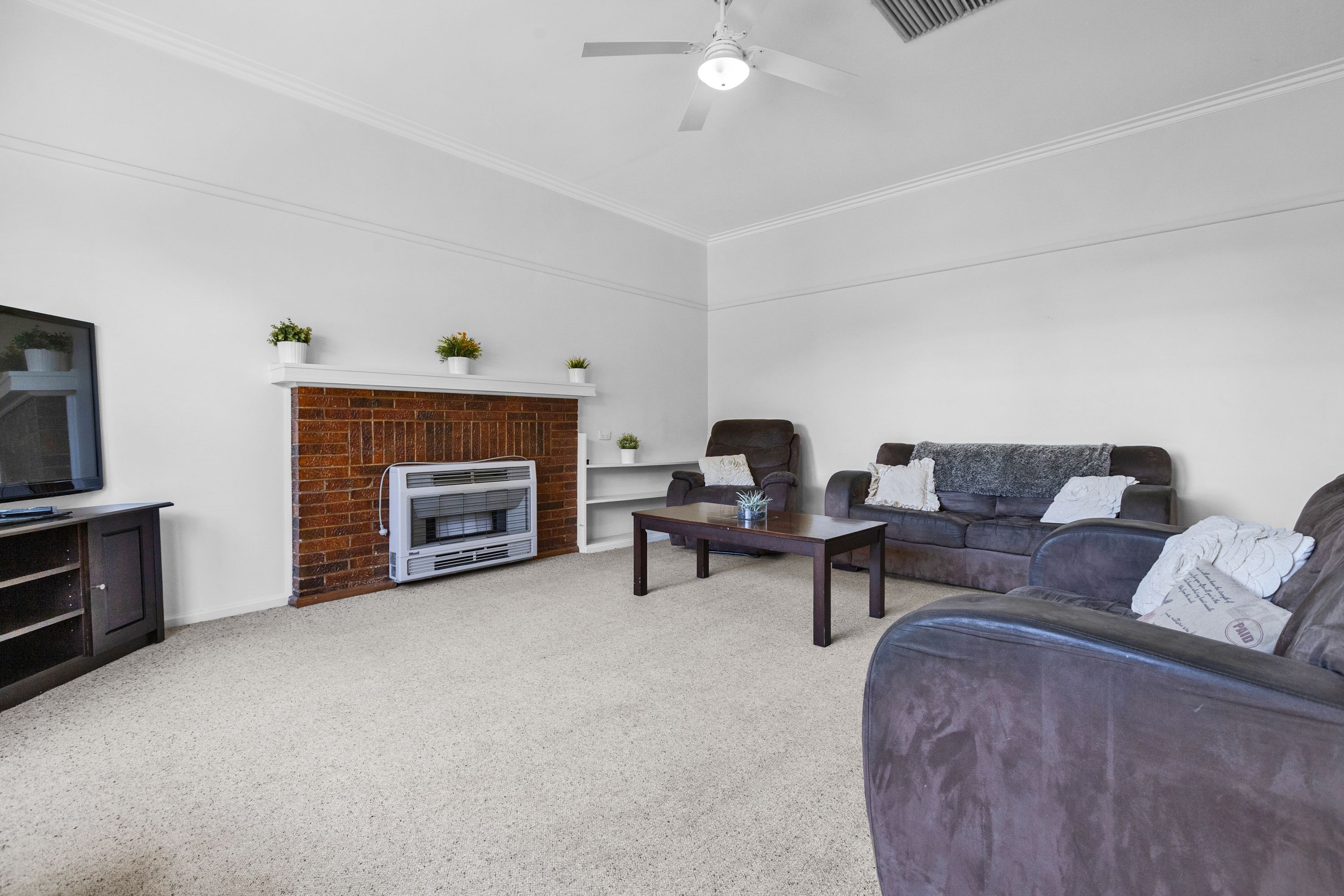 138 Hawthorn Grove — photo 10 of 30