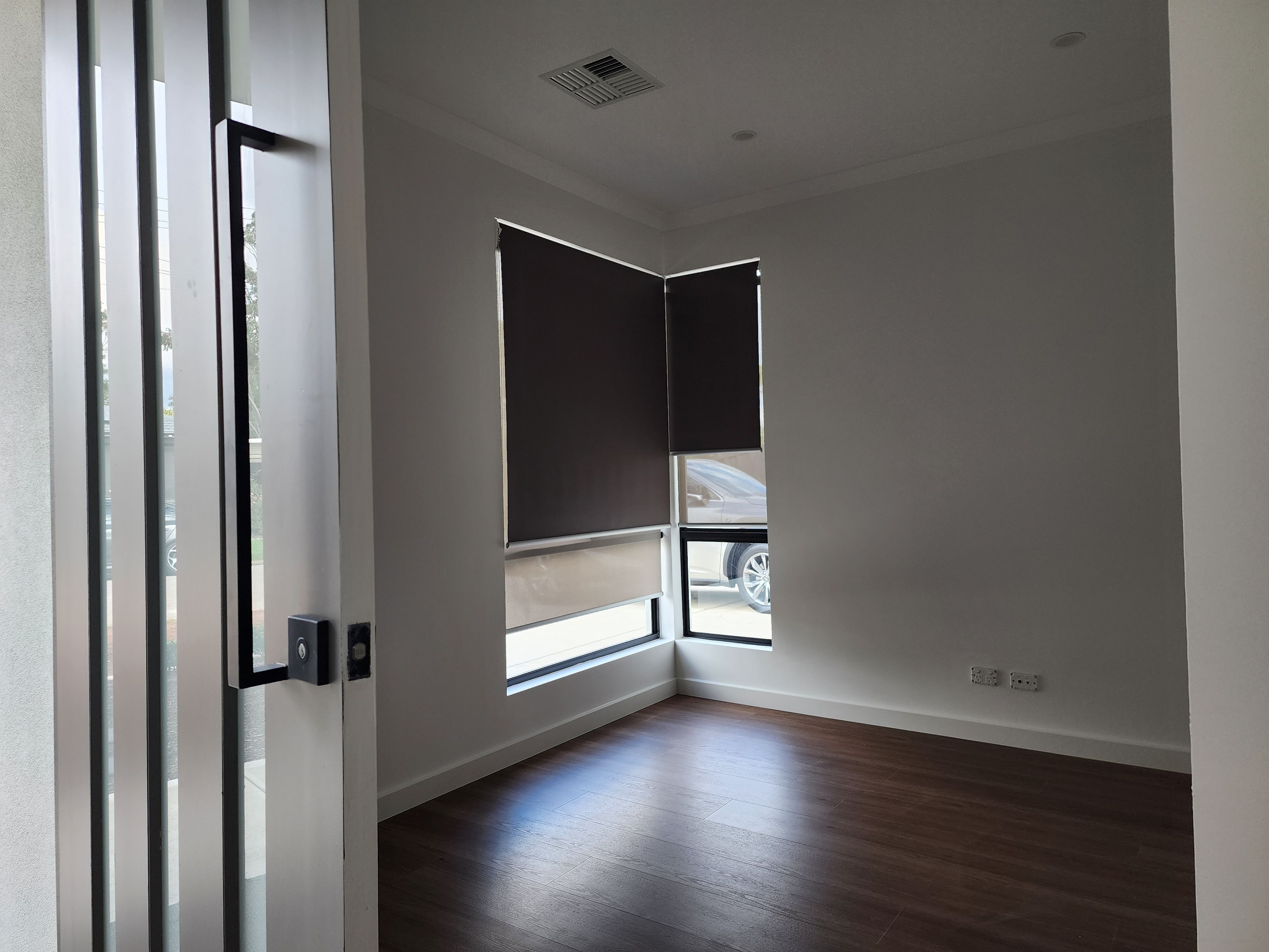 40 Barrington Crescent — photo 4 of 12