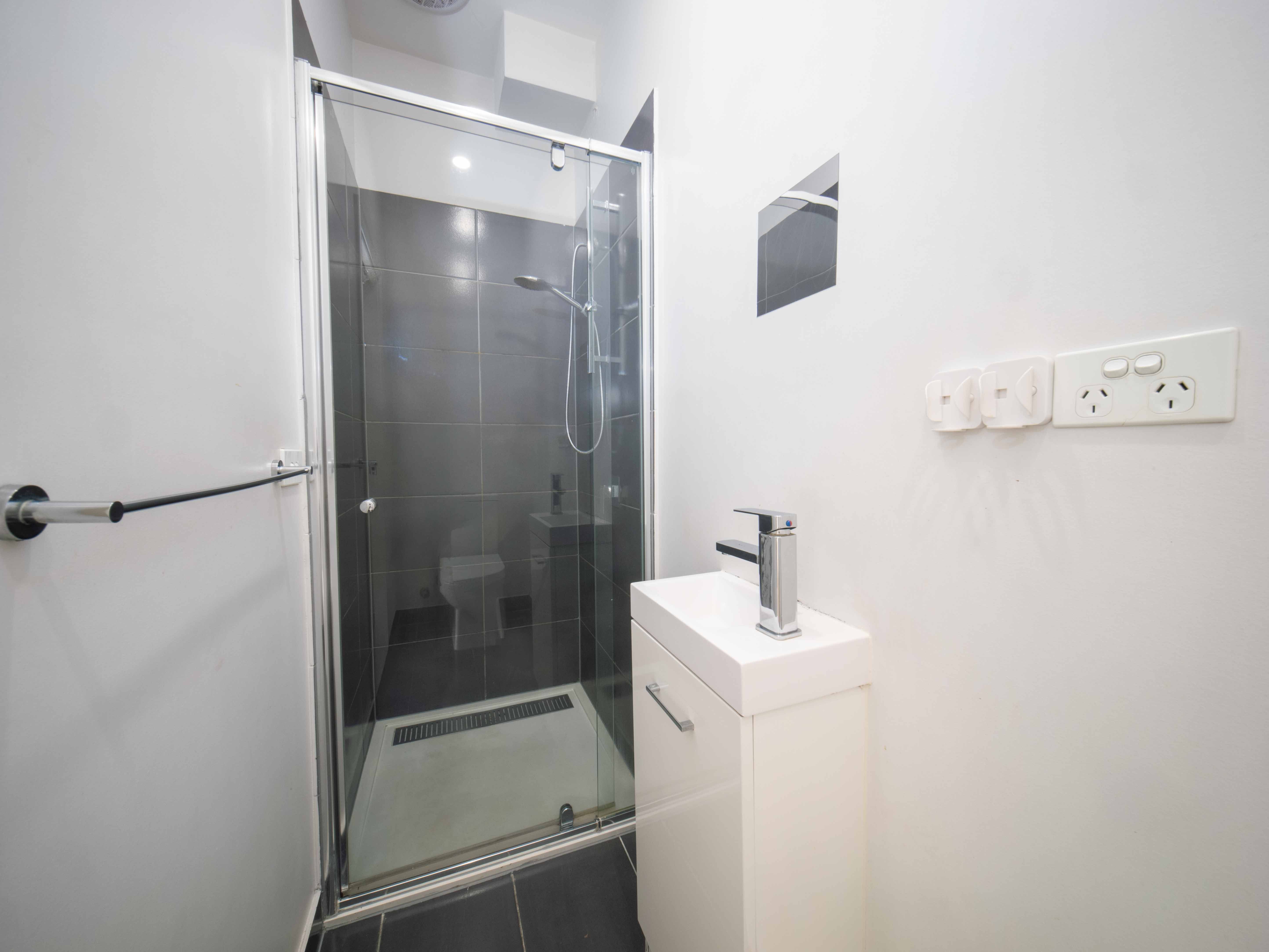 5/1072 Sydney Road — photo 4 of 6