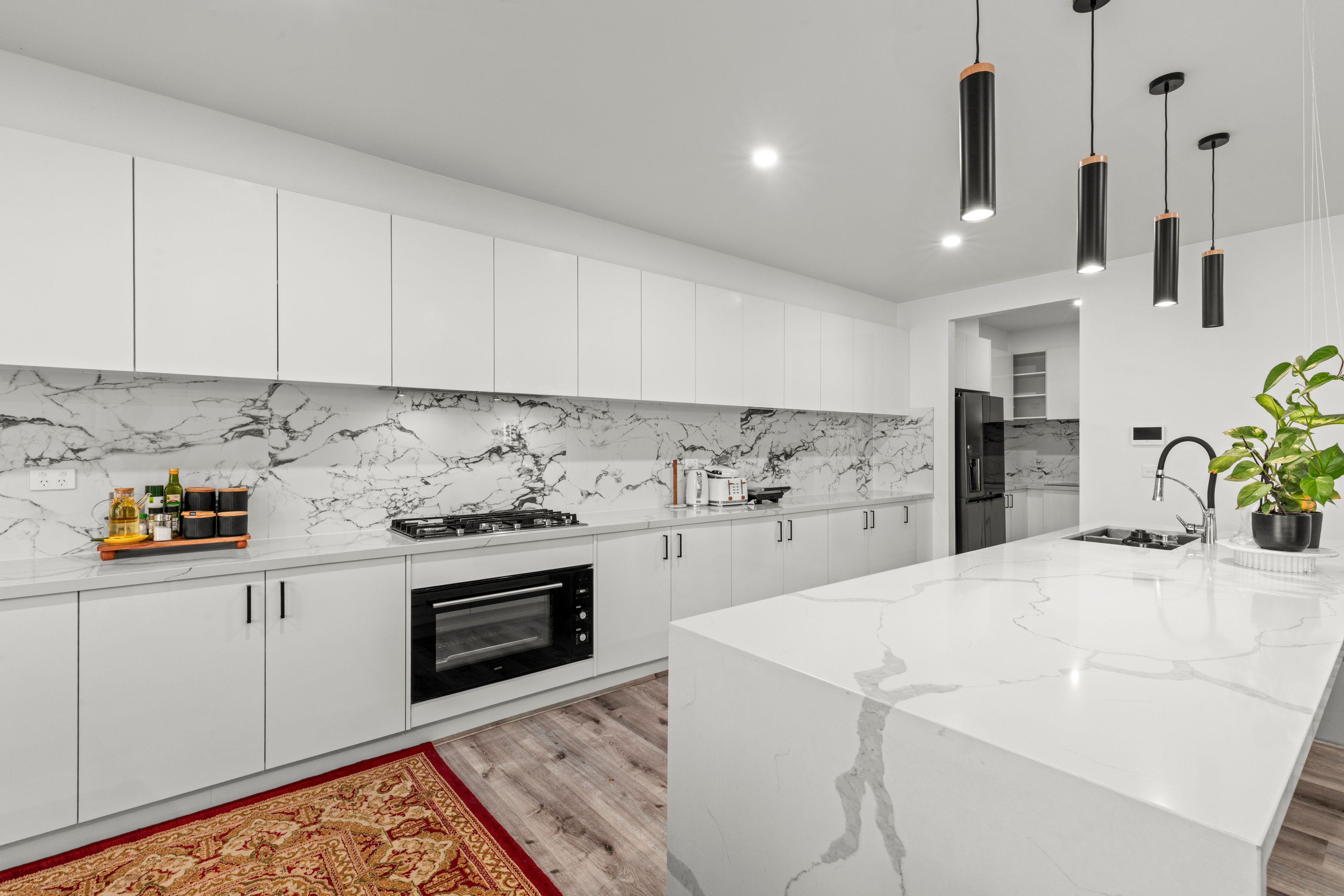 31 Radstock Avenue — photo 4 of 17