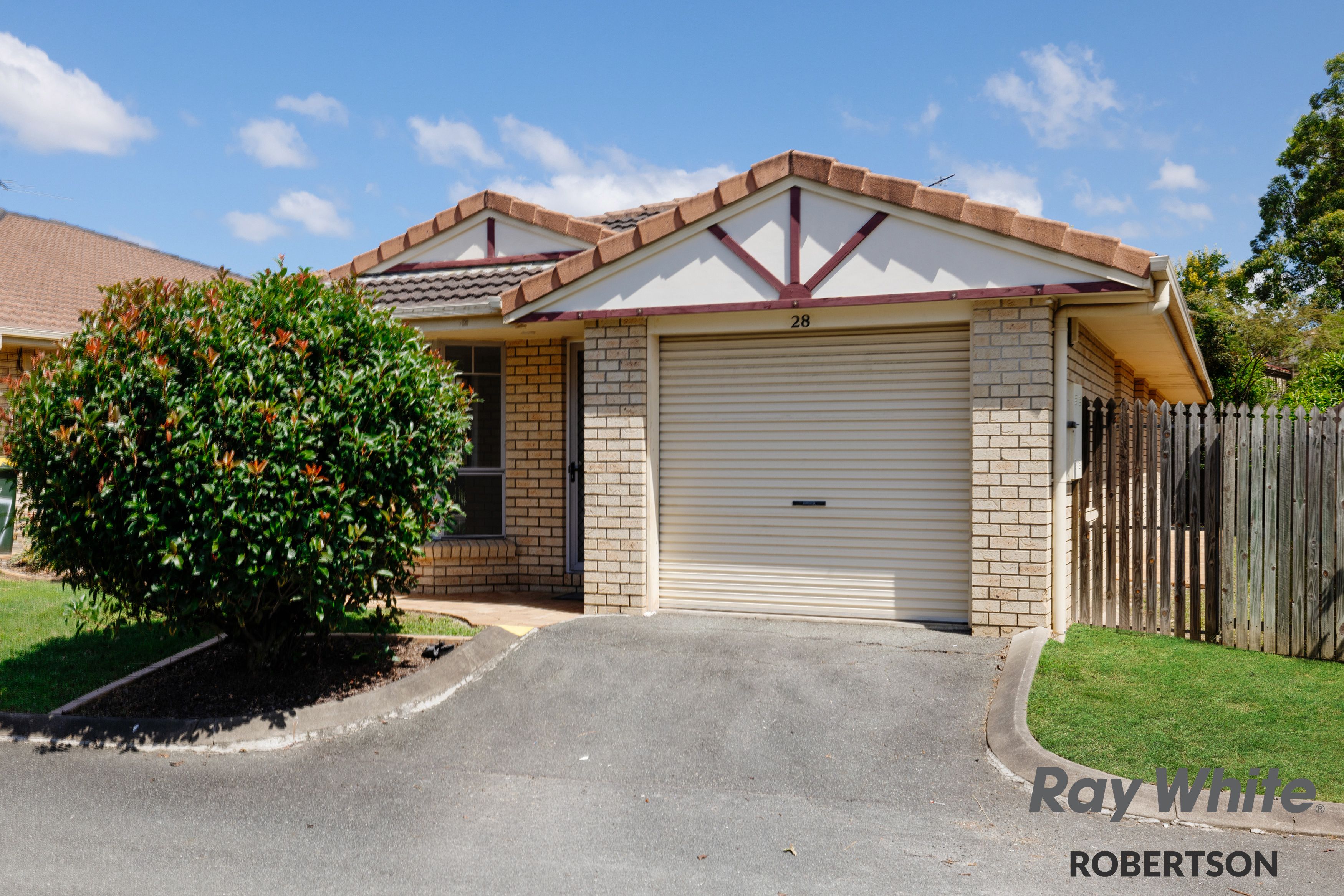 10 Lawrence Close, Robertson QLD 4109