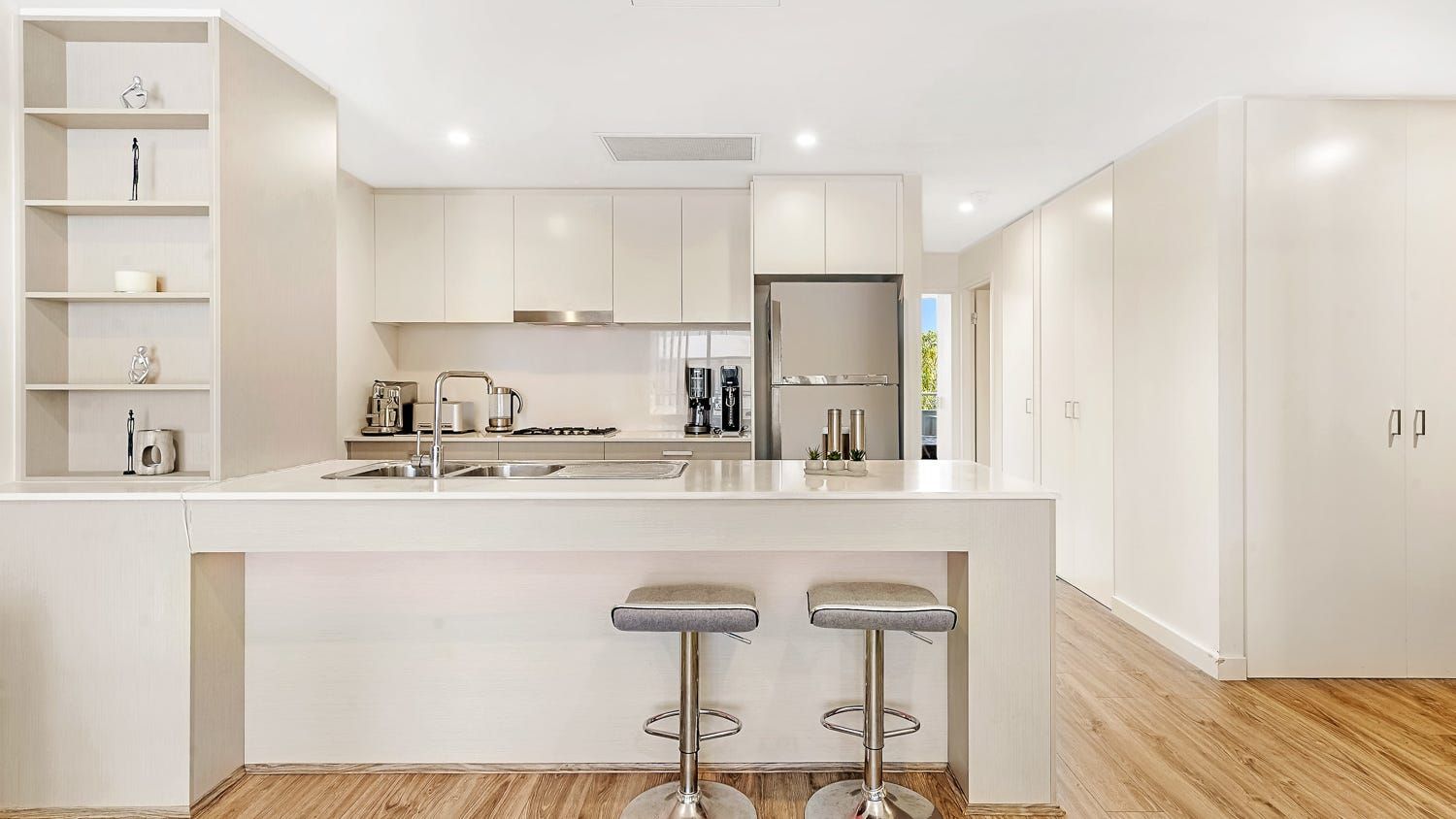 220/1 Josue Crescent — photo 3 of 8