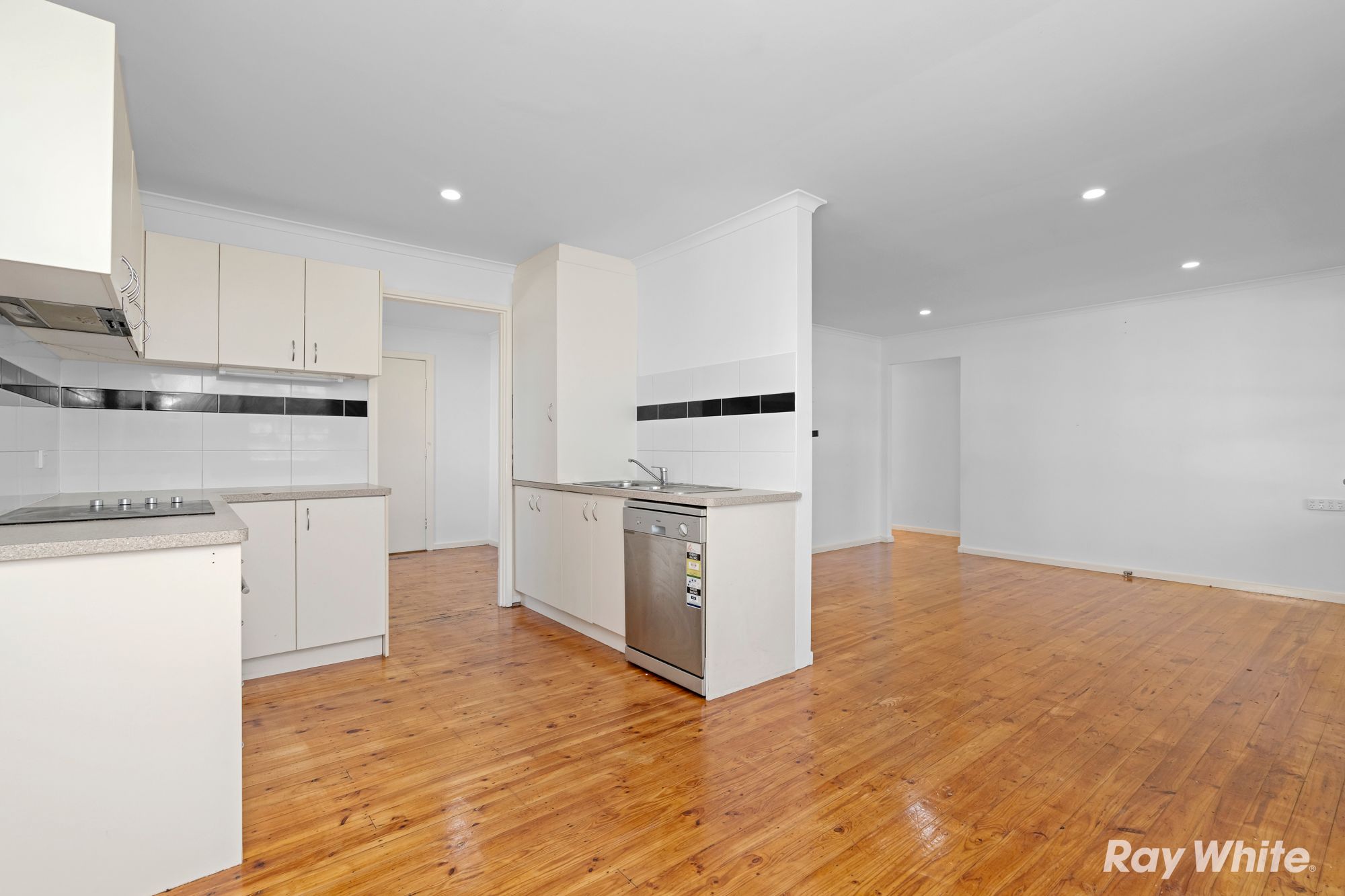 2 Meads Place — photo 3 of 10