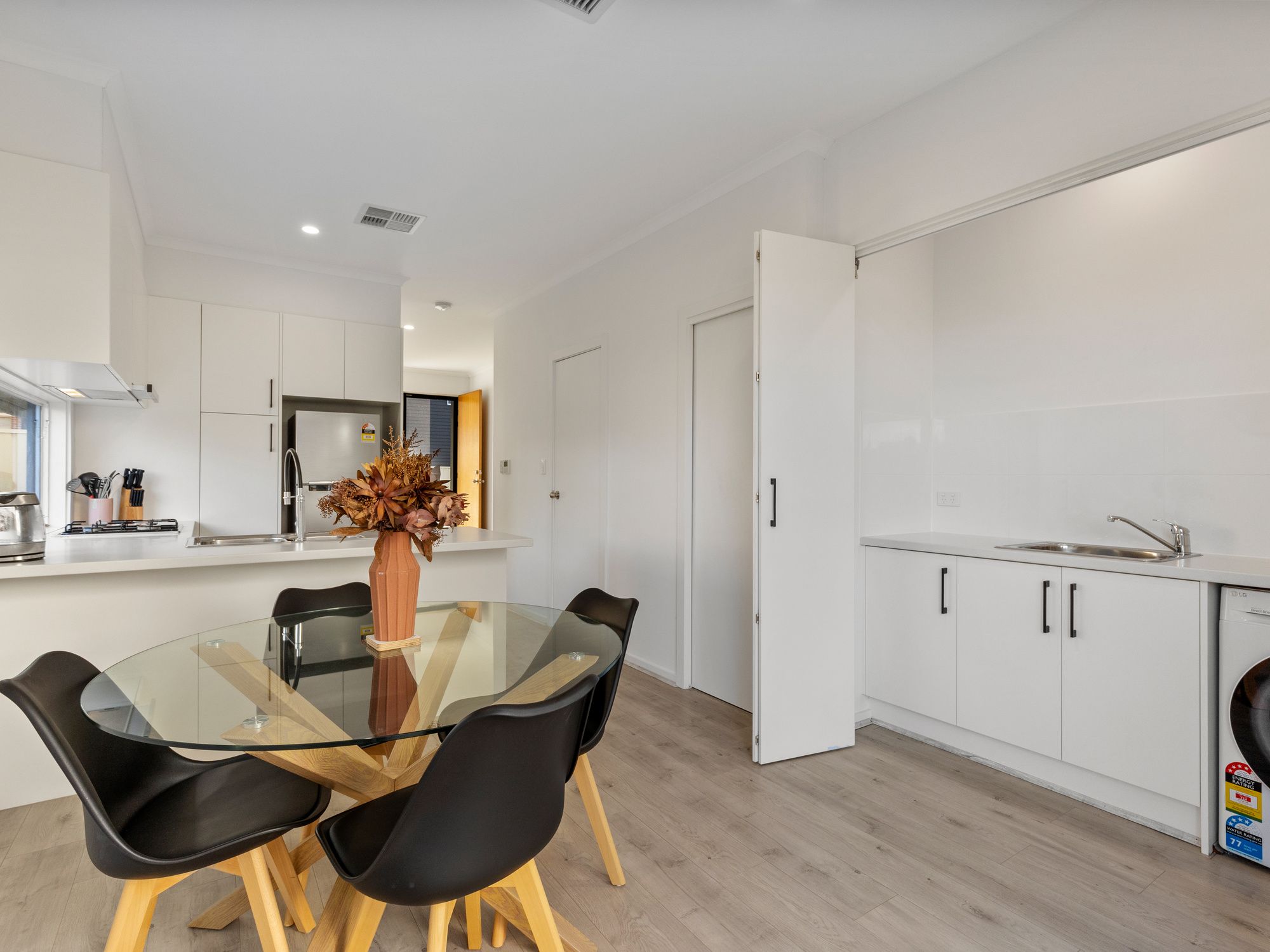 8/18 Hillier Road — photo 7 of 12