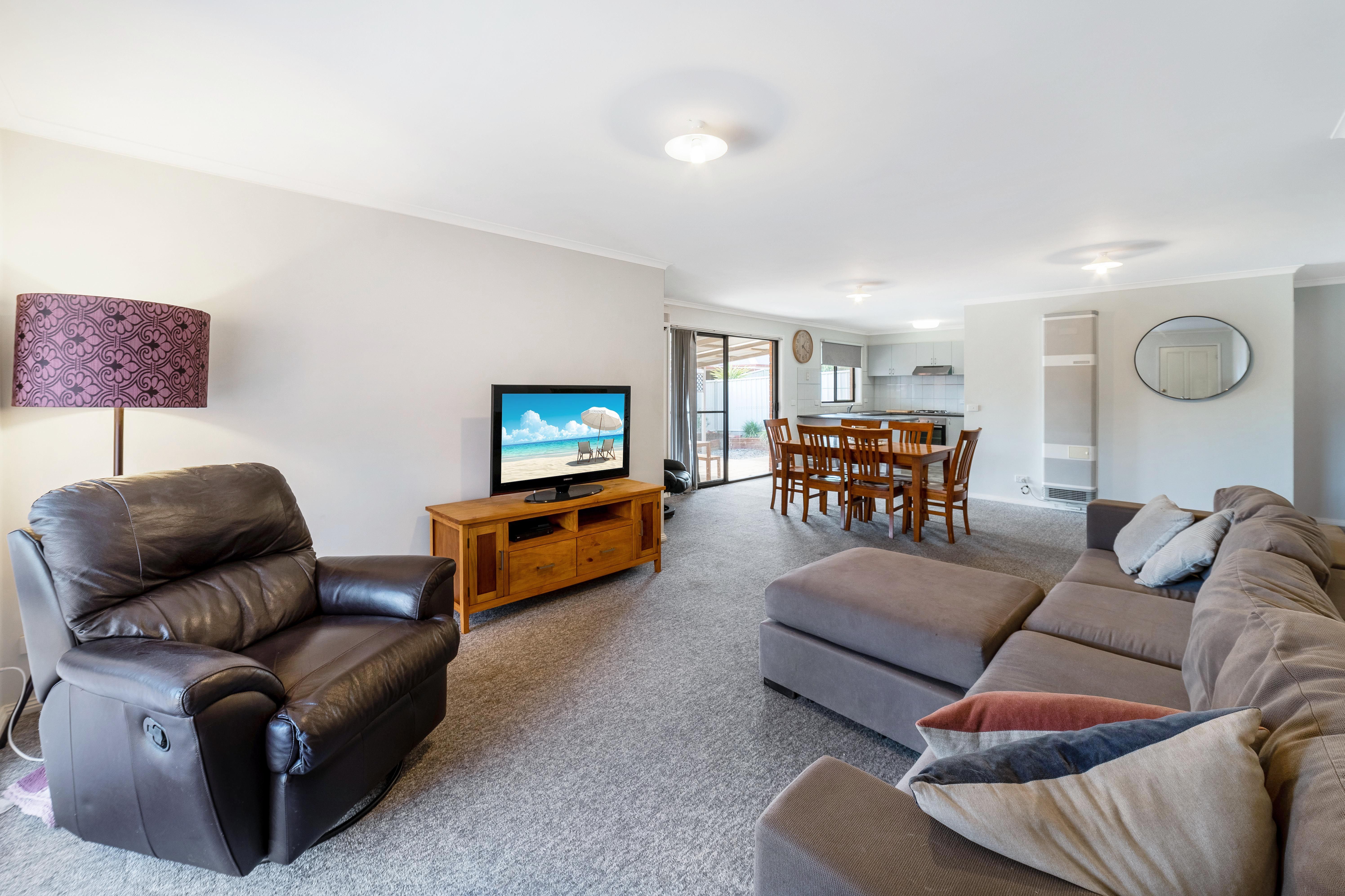 11 Goodenia Avenue, Kangaroo Flat, VIC 3555