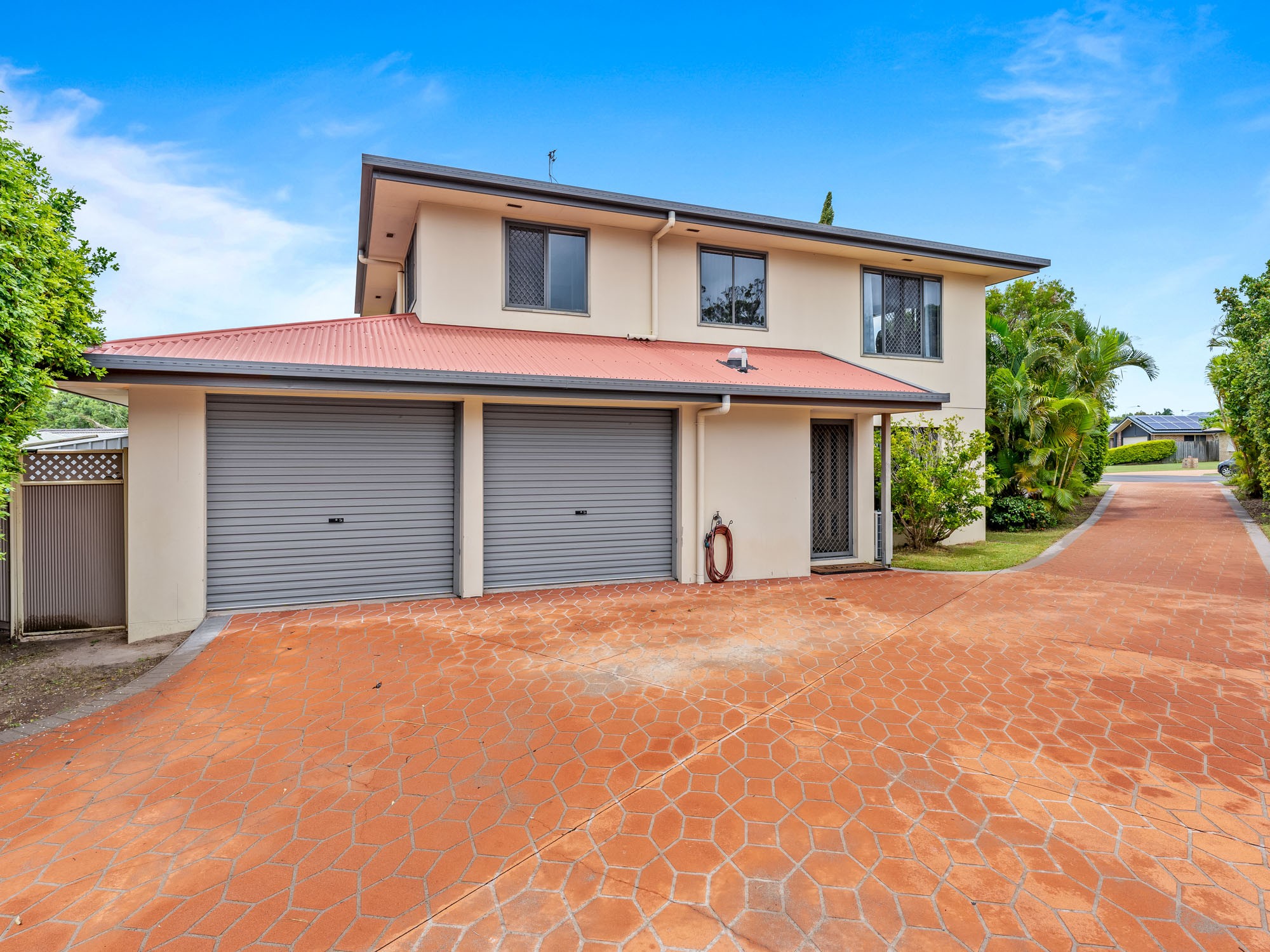 1 & 2/7 Ruddiman Court, Torquay, QLD 4655