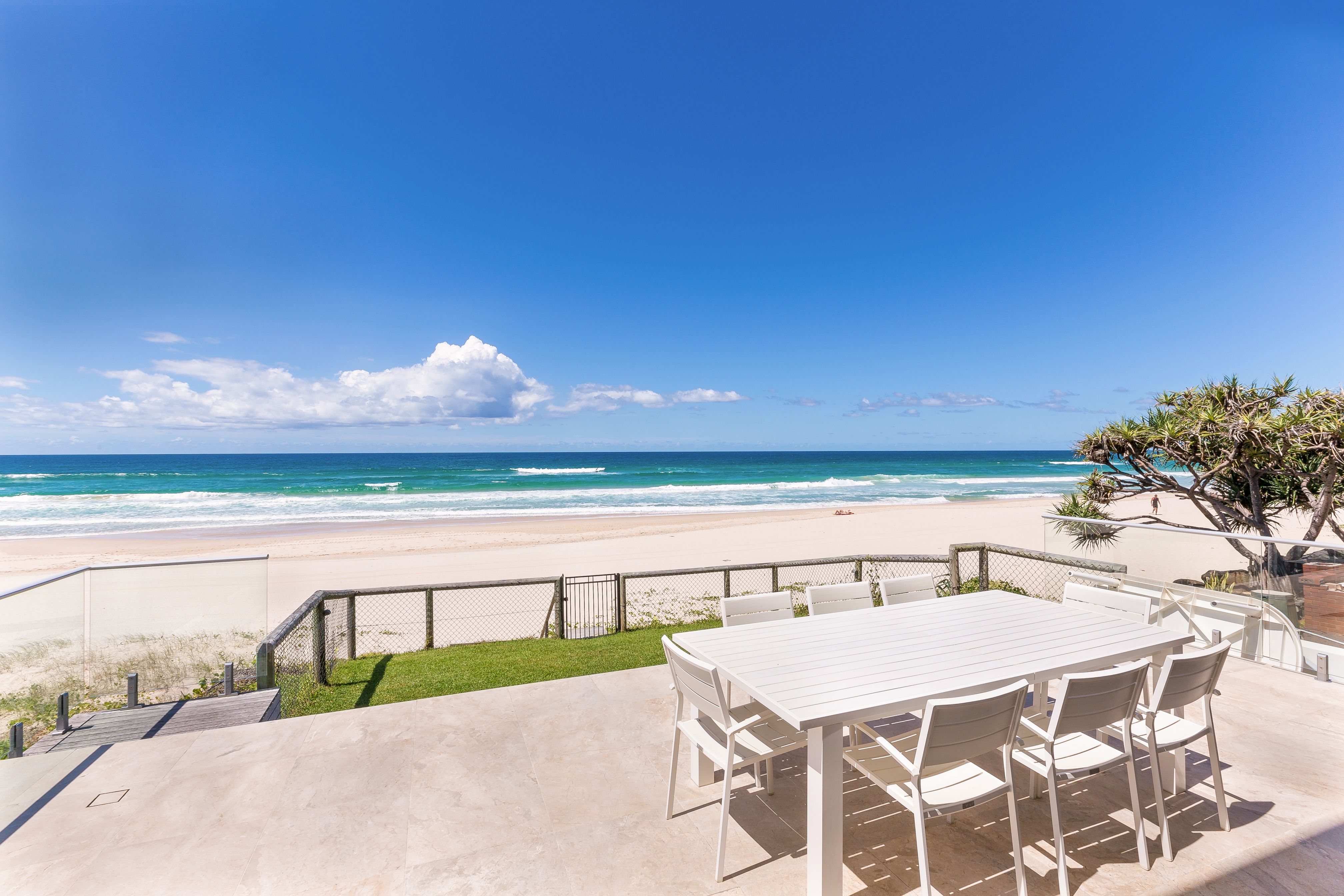 225 Jefferson Lane, Palm Beach QLD 4221