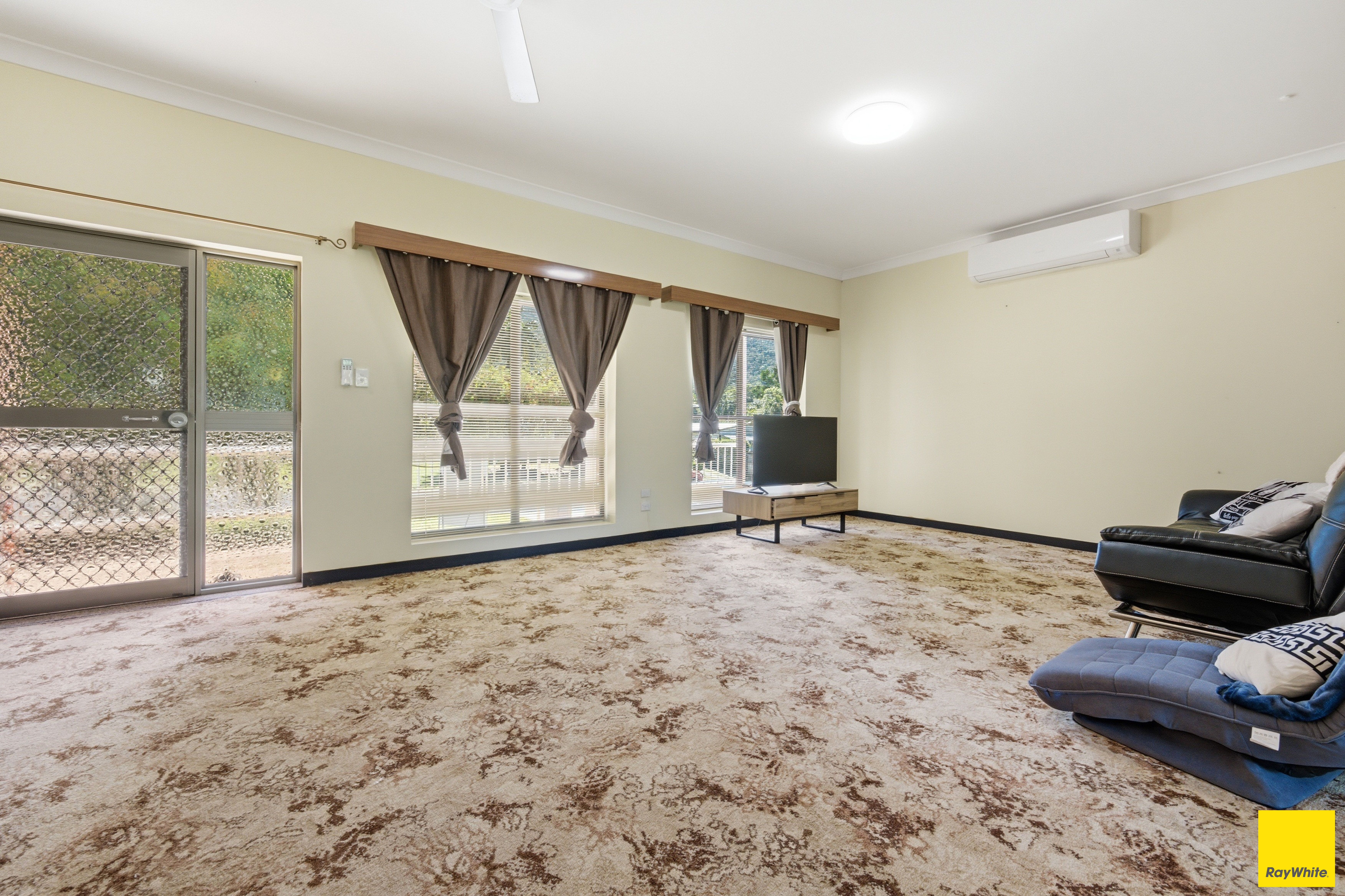 6 Grampian Close — photo 6 of 17