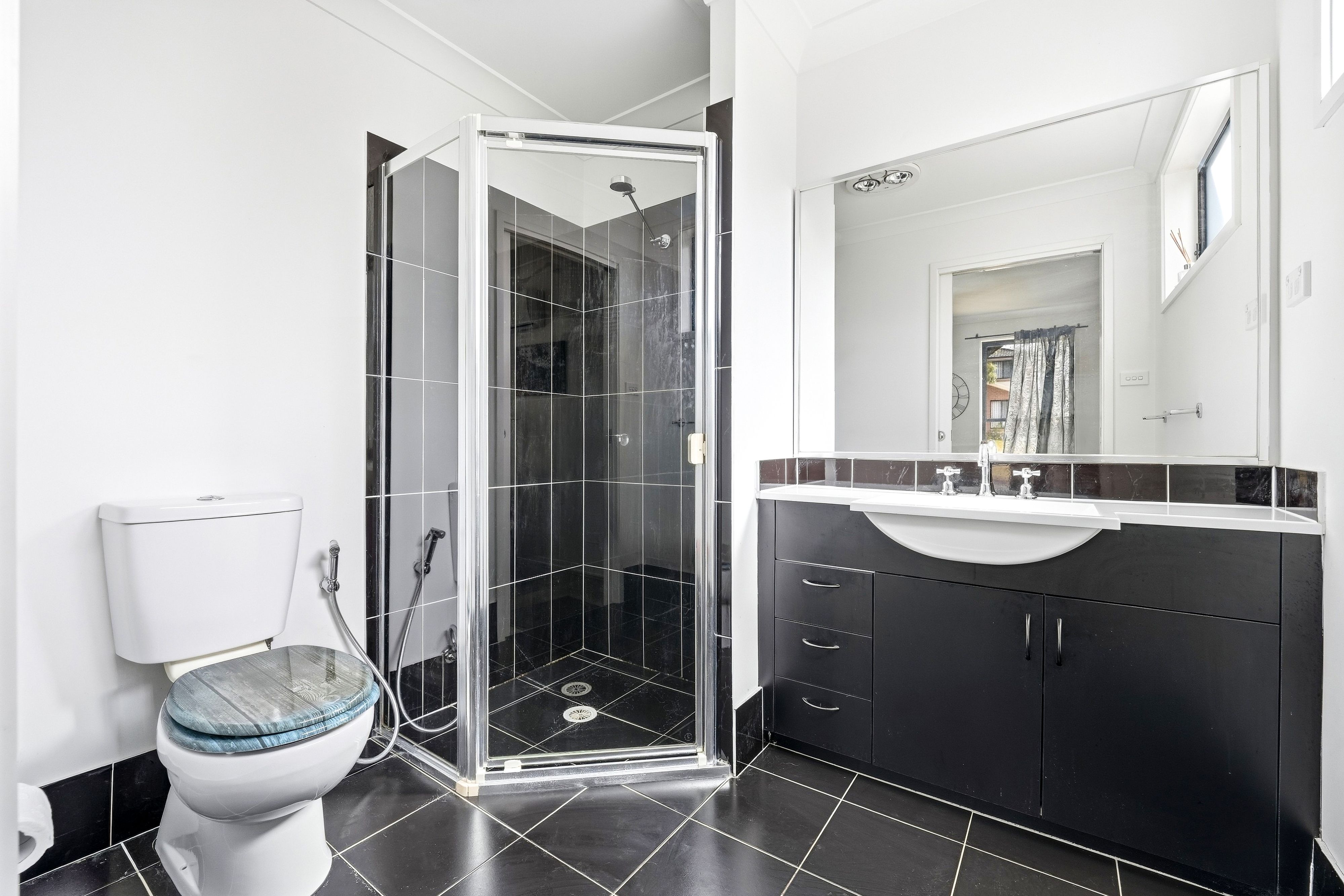 29 Drummond Avenue — photo 9 of 24