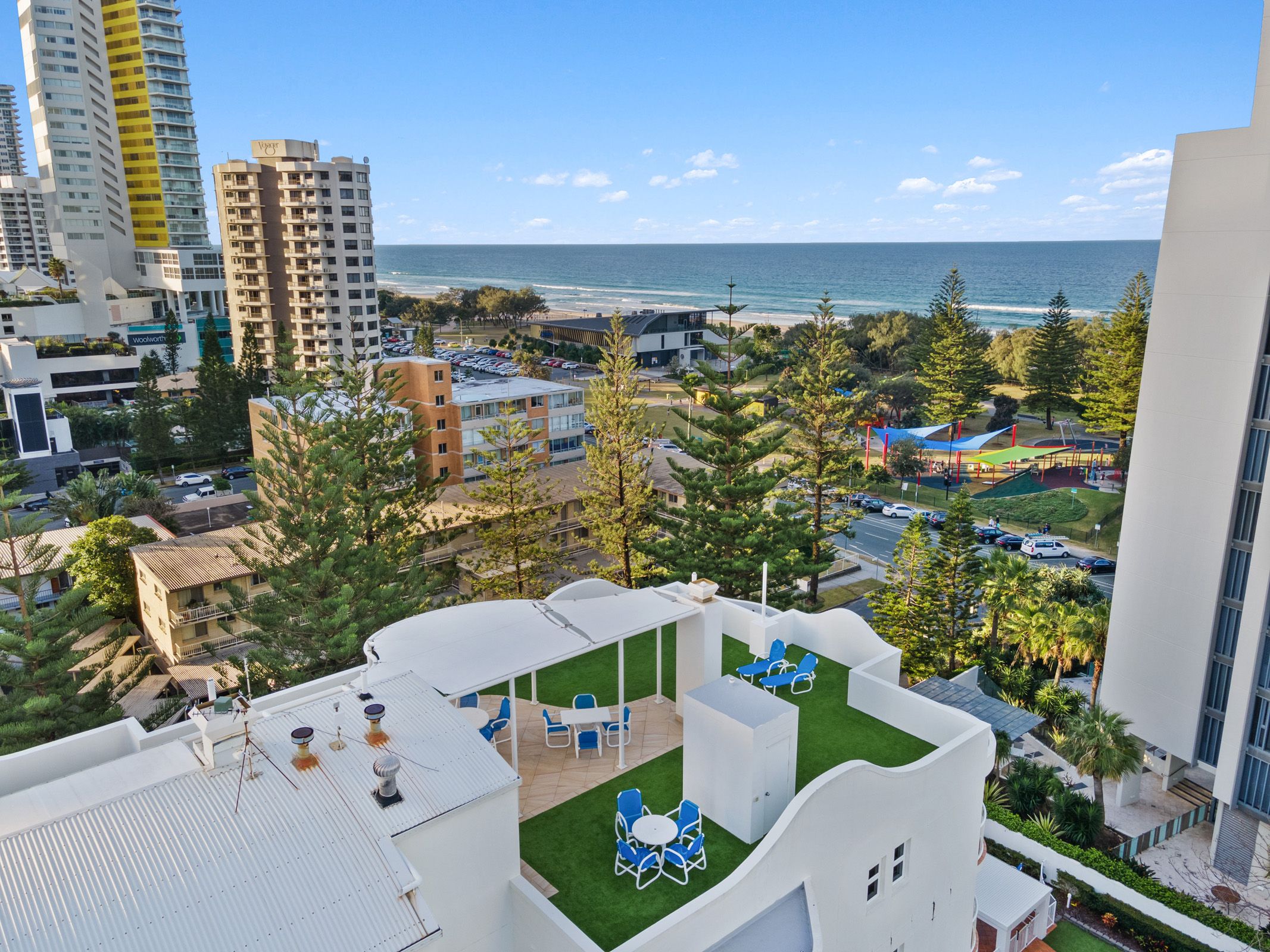 8 Philip Avenue, Broadbeach QLD 4218