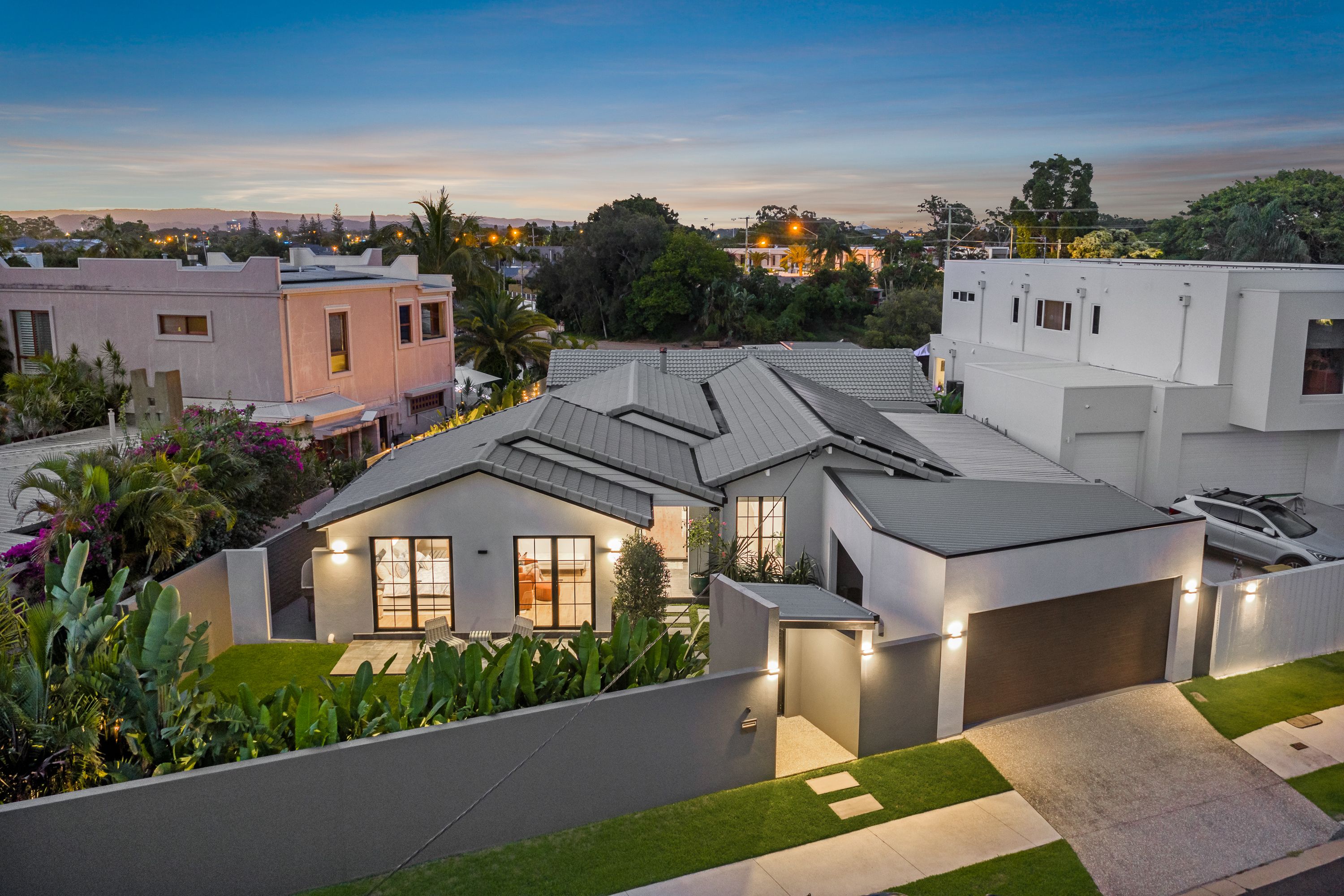 5 Fiesta Avenue, Isle Of Capri, QLD 4217