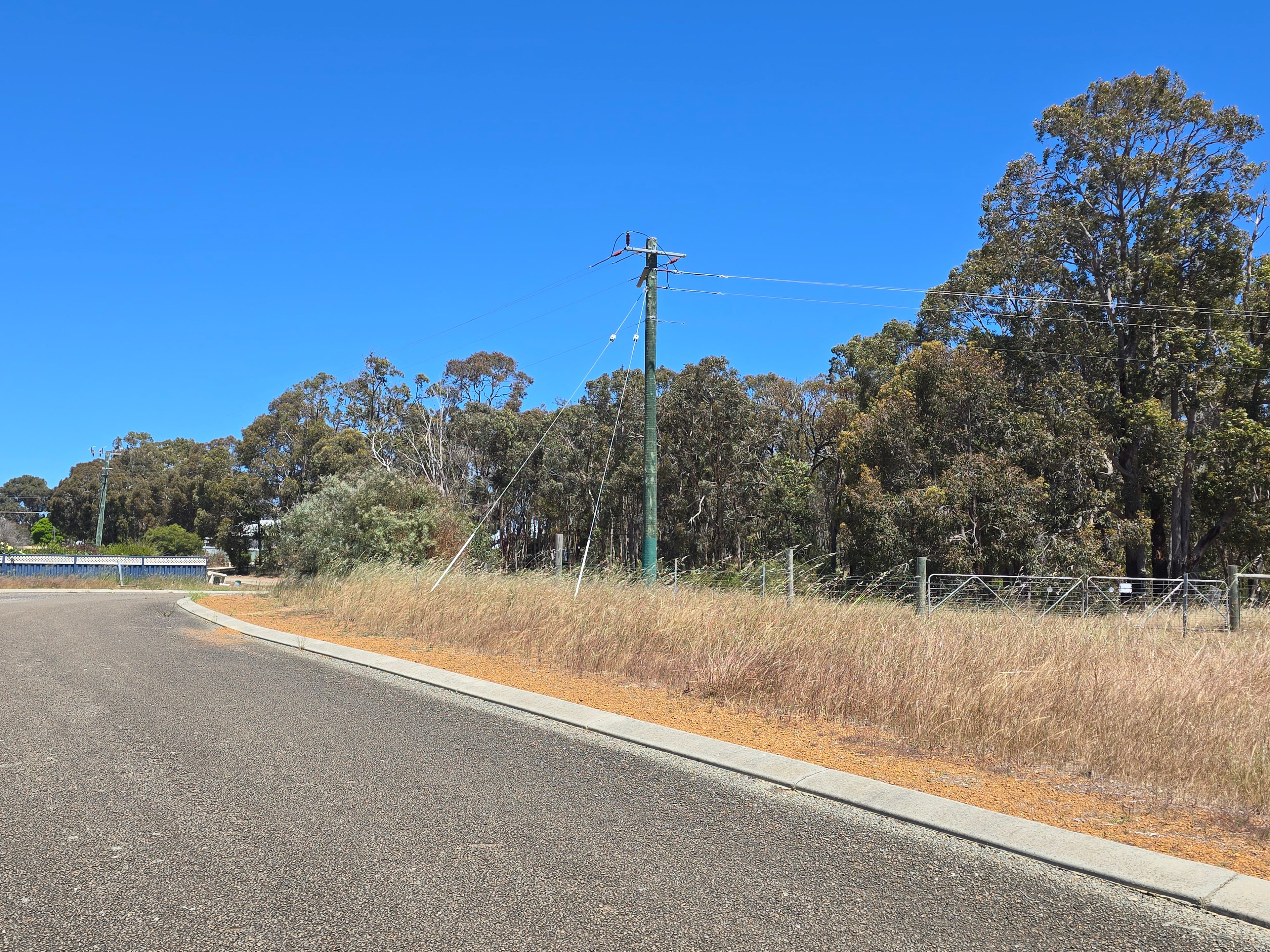 4 Hovea Court — photo 3 of 4