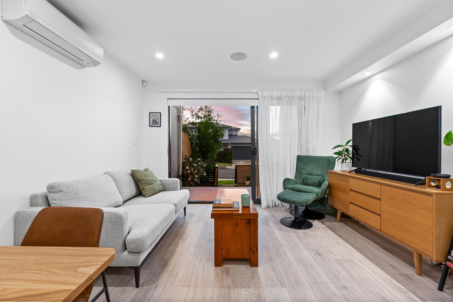 5/1A Royal View Road, Te Atatu South, Waitakere City