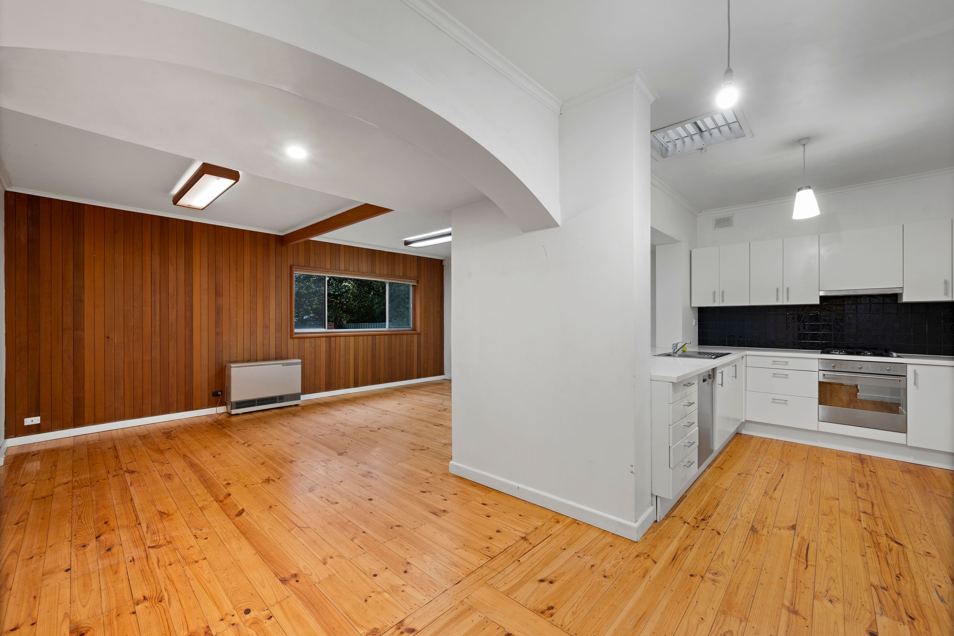 8 Hamish Grove — photo 11 of 27