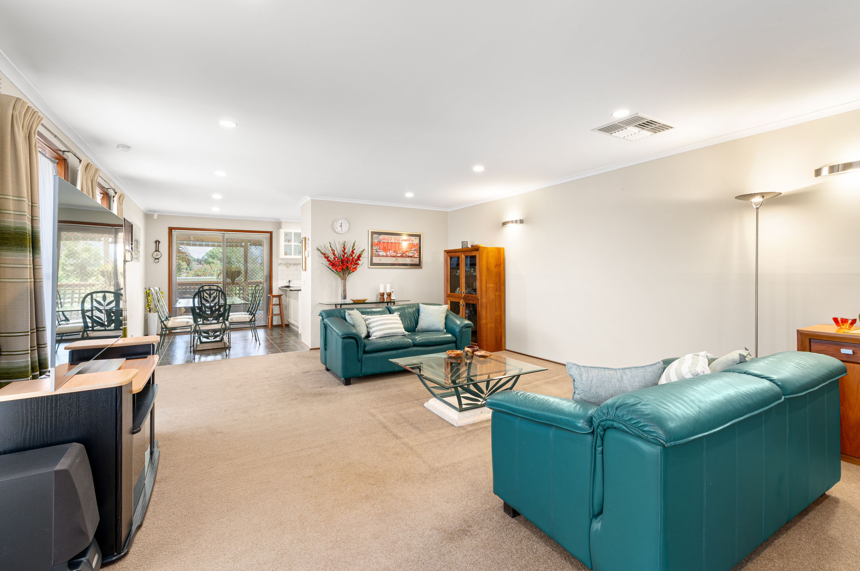 11 Ronald Avenue — photo 7 of 22