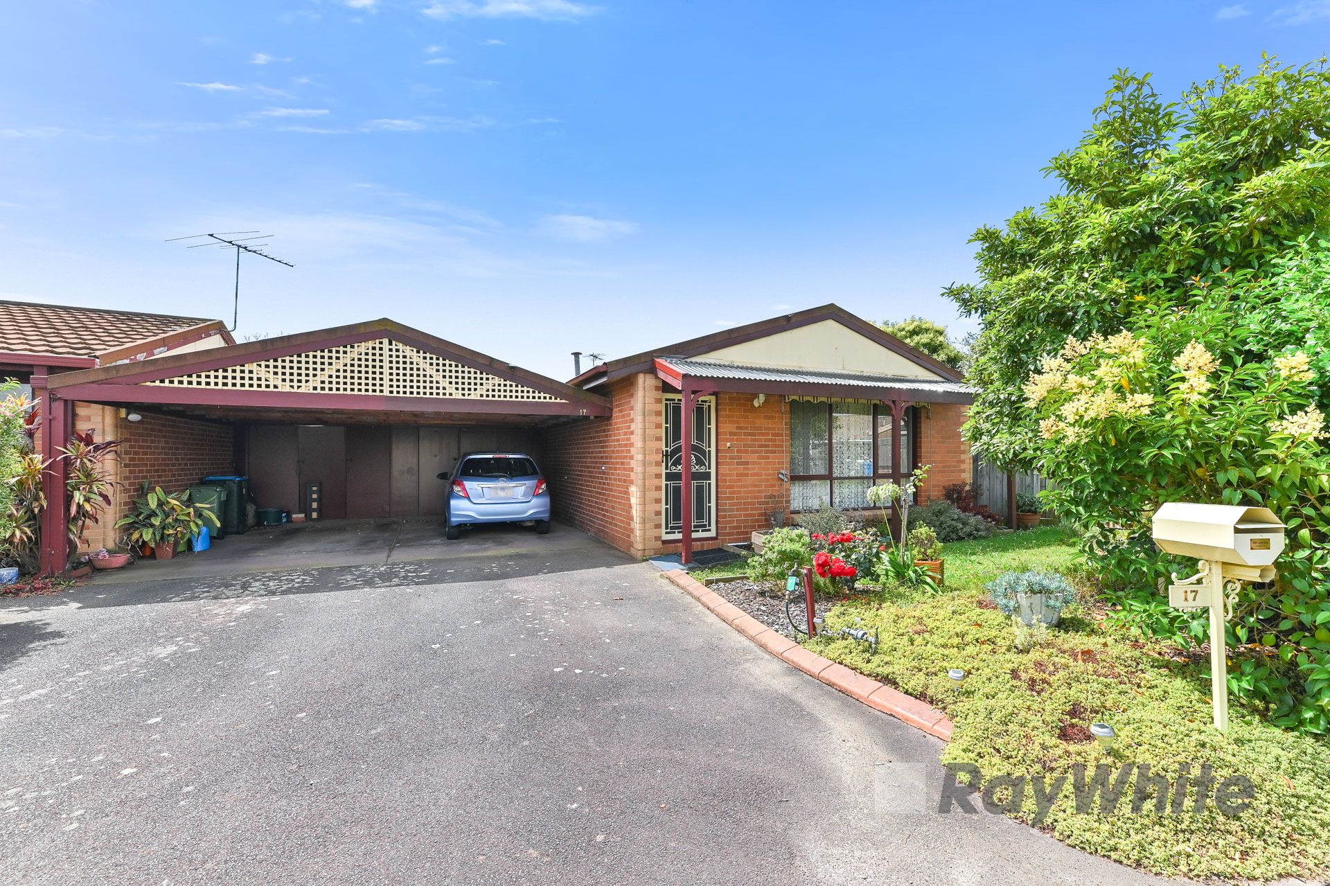 17 Warren Close, Narre Warren VIC 3805