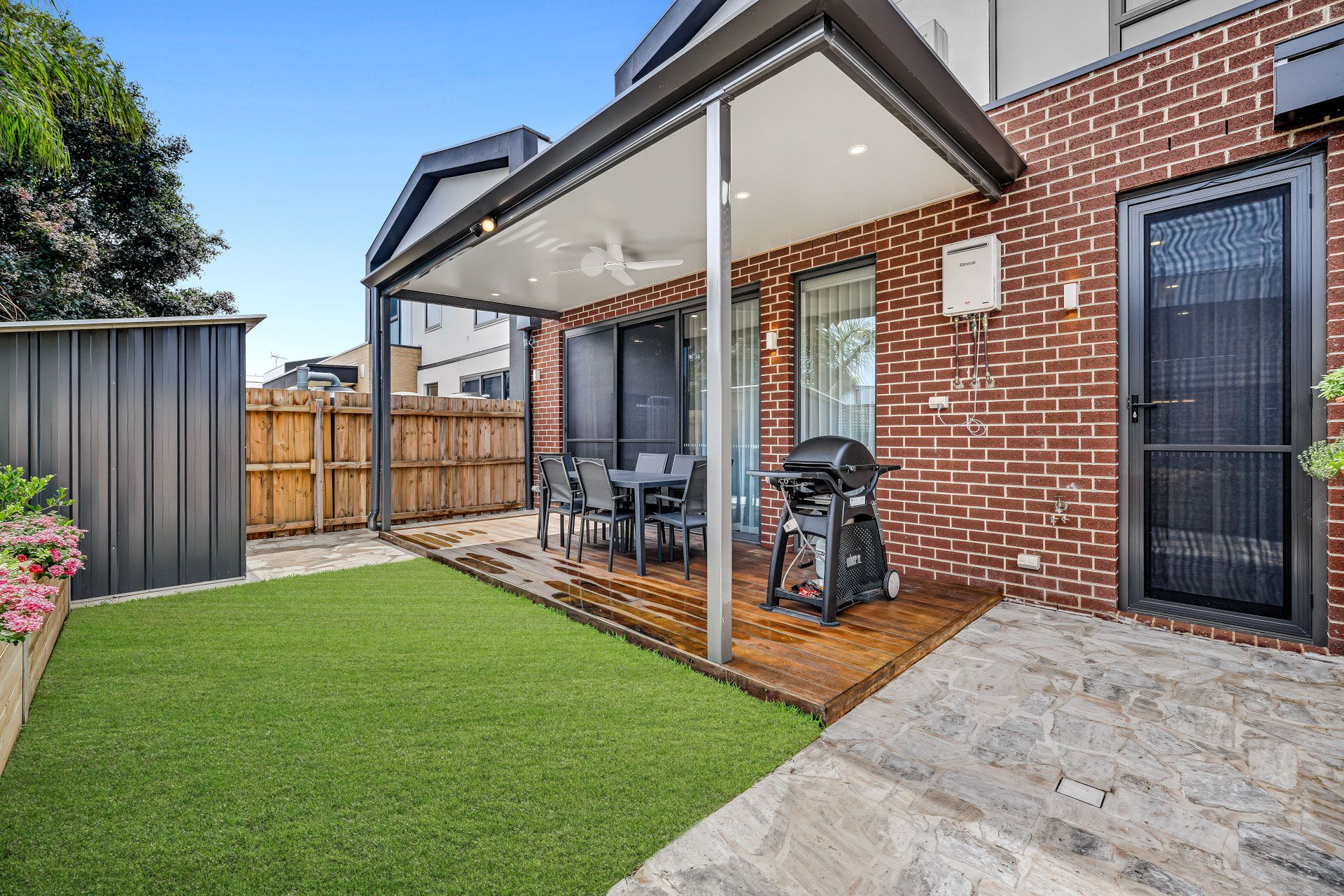 17 Castle Close — photo 13 of 13