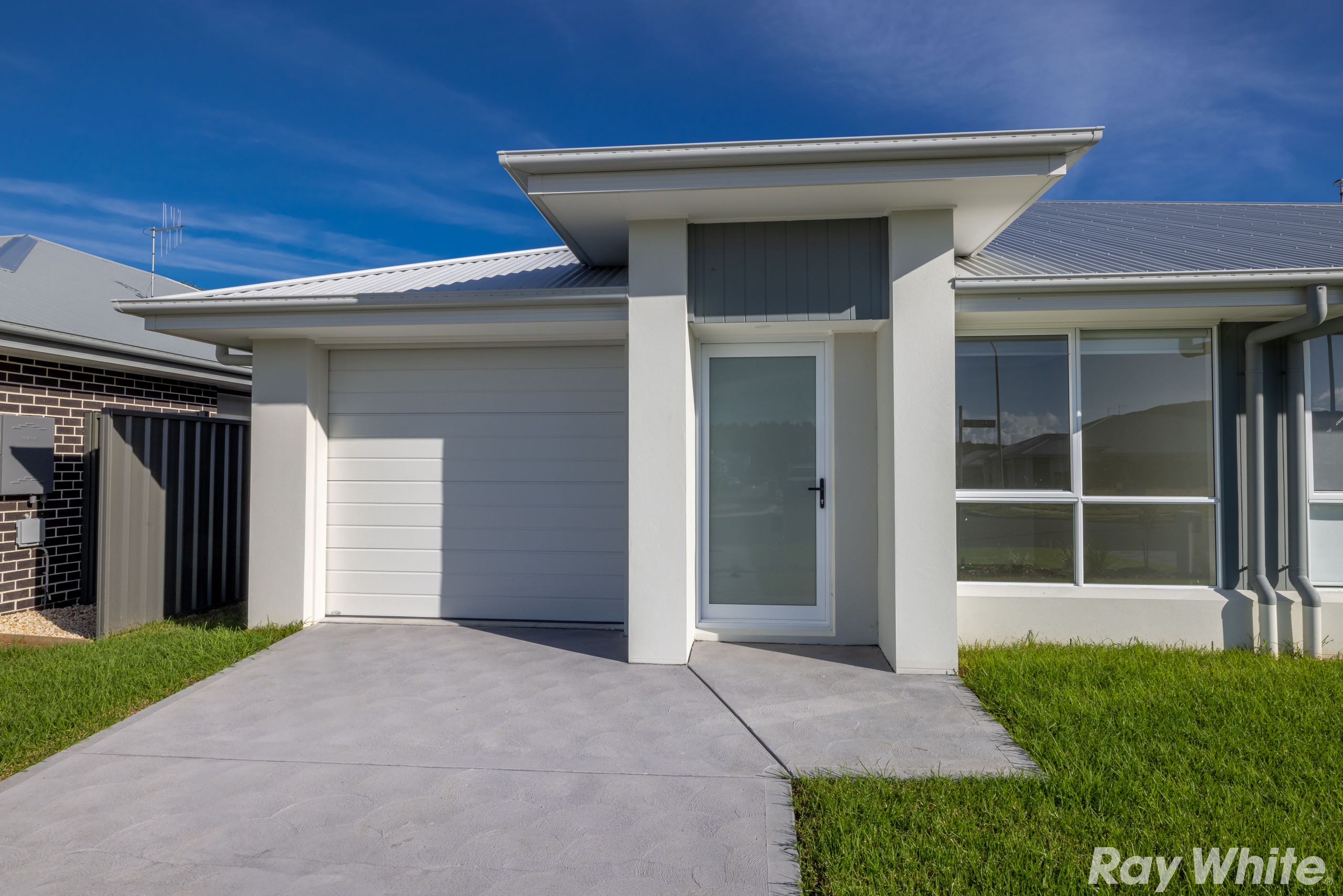 2/46 Iluka Boulevard, Forster, NSW 2428