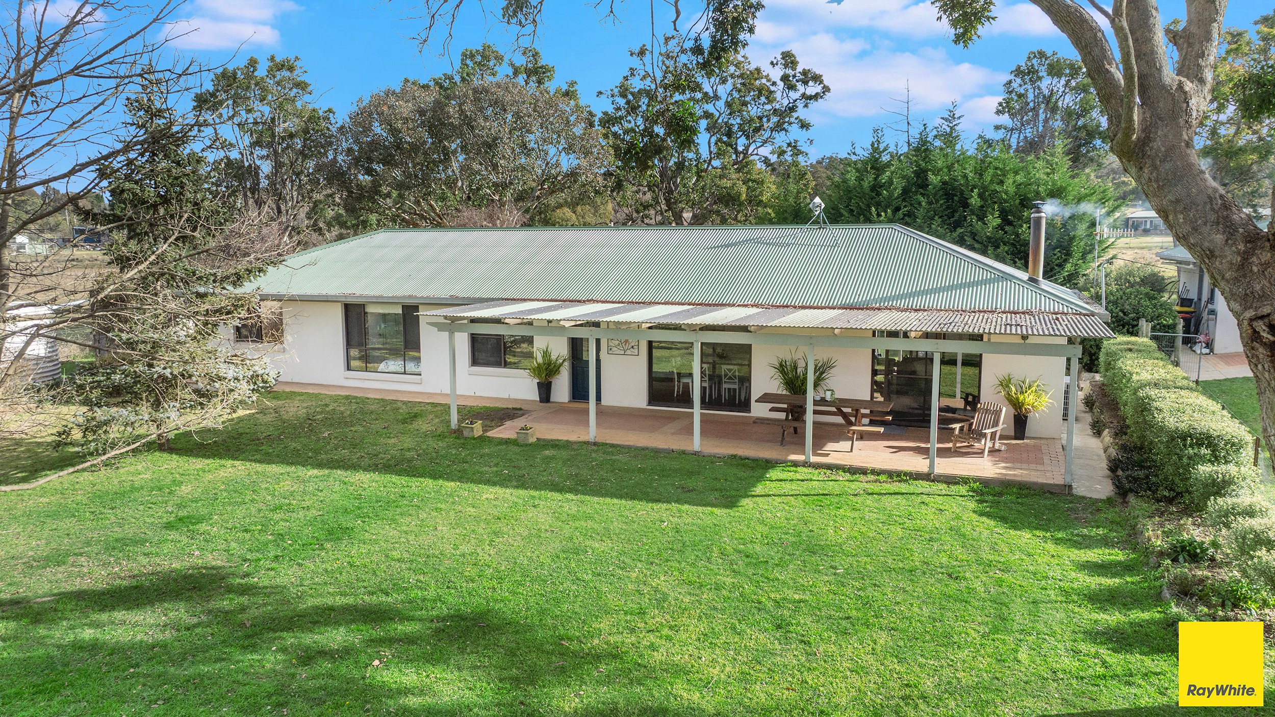 "LANGSVIEW" 47 Lawson Road, Armidale, NSW 2350