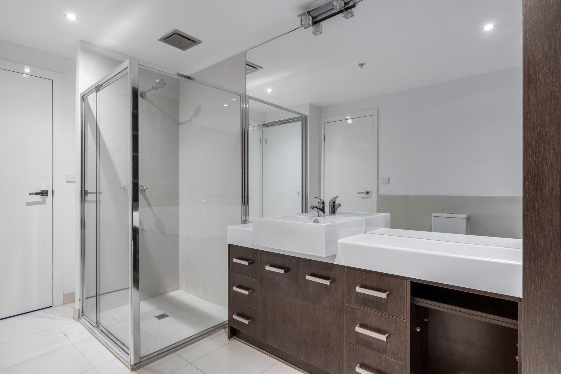 33/777 Bell Street — photo 6 of 16
