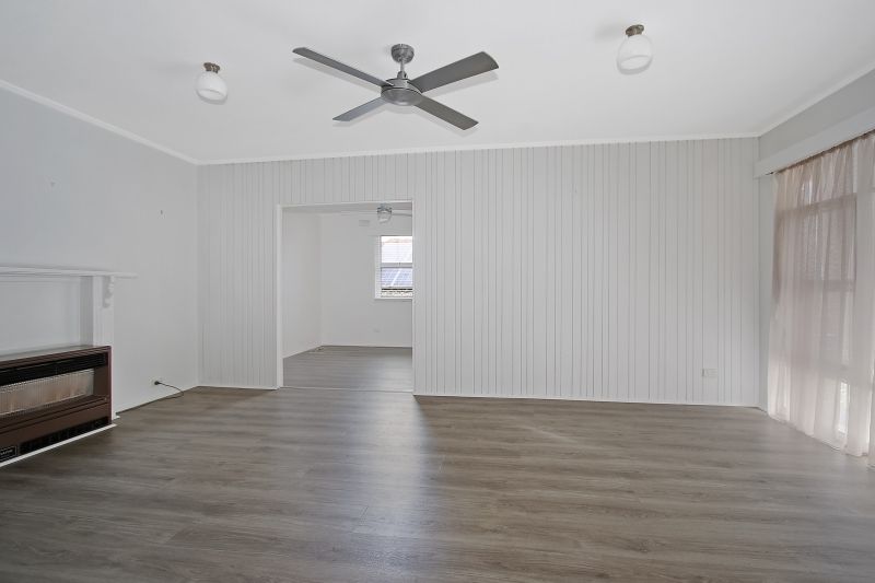520 Saunders Road — photo 6 of 12