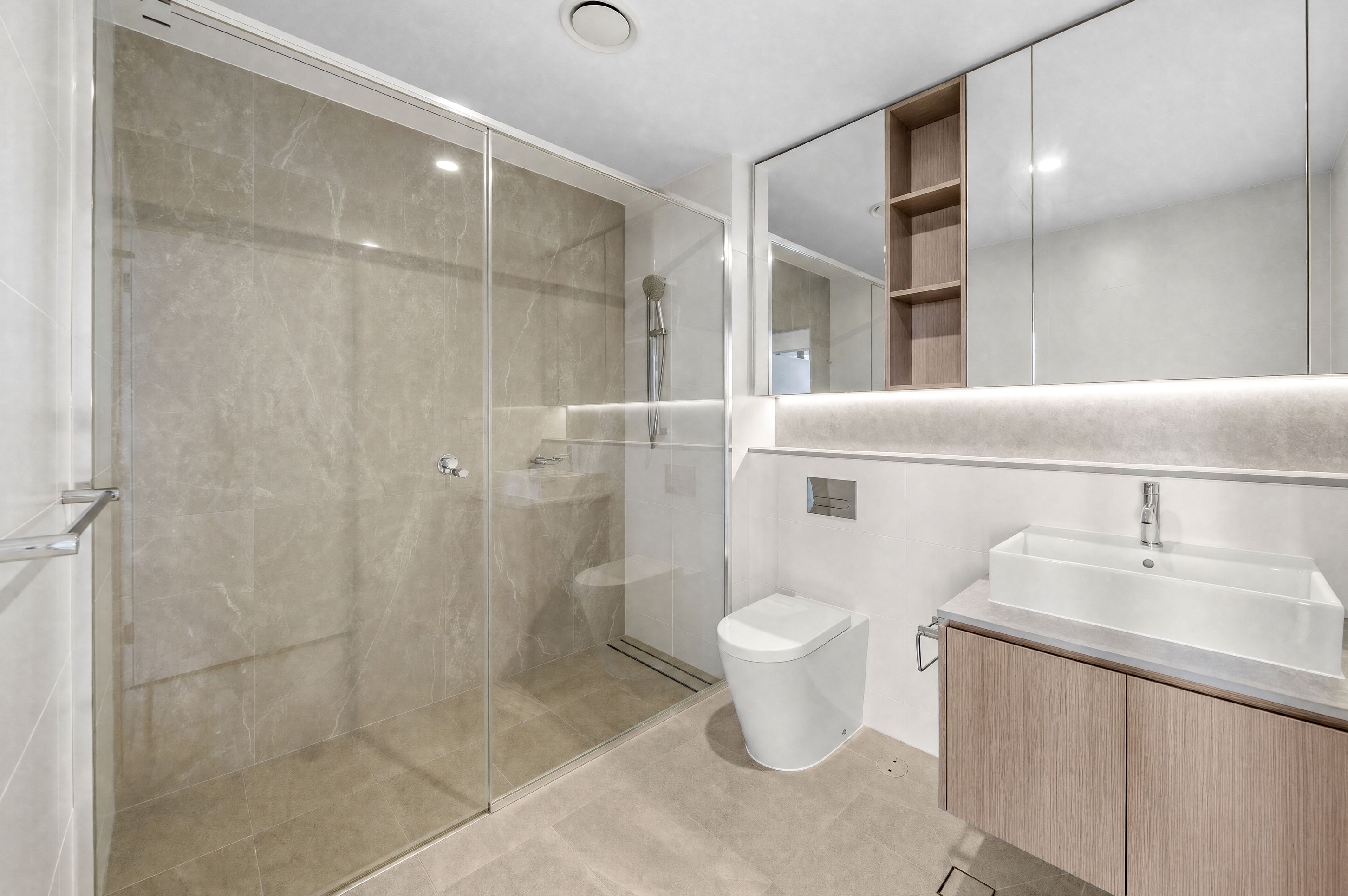 202/42 Stanhill Drive — photo 19 of 25