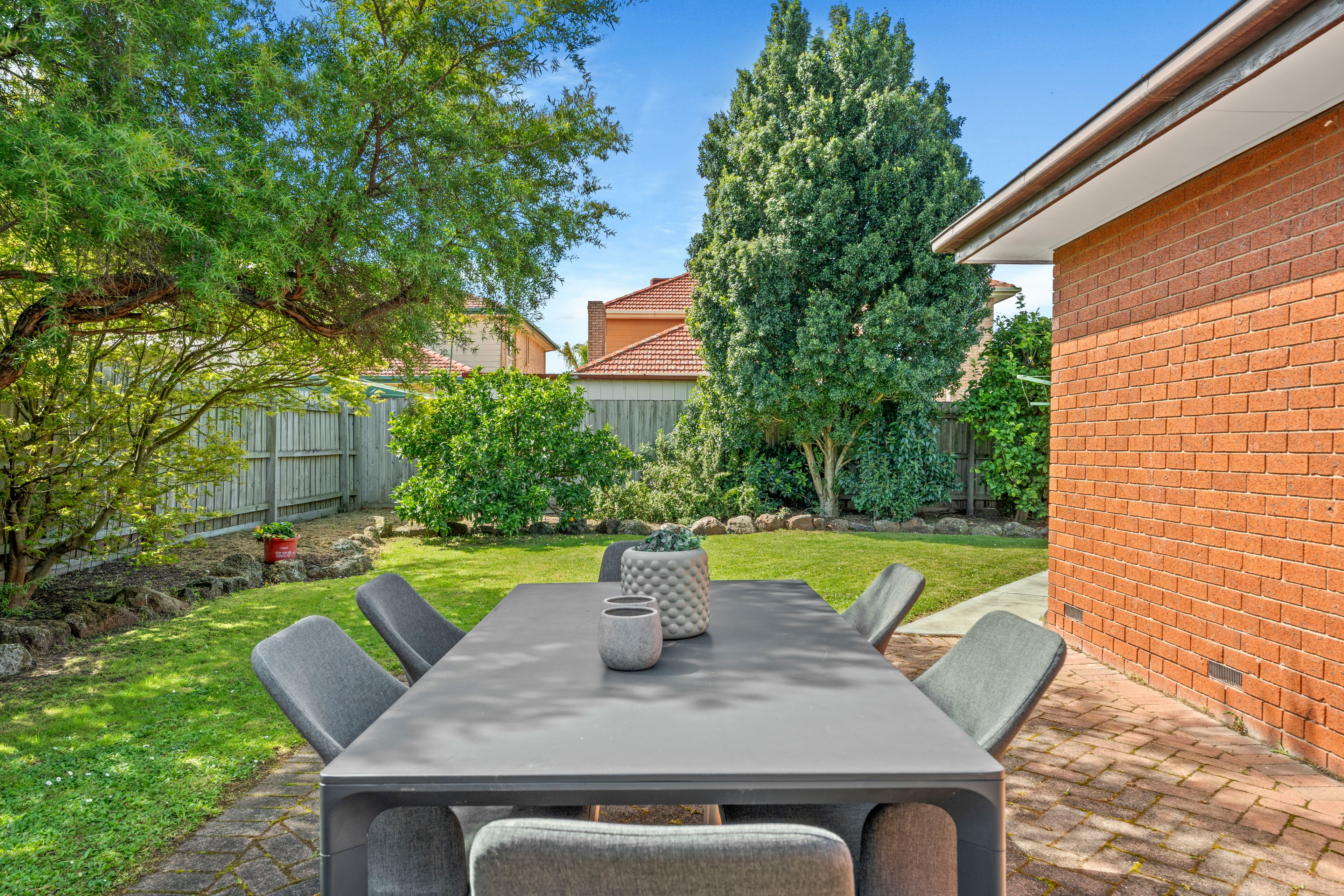 12 Penrith Crescent — photo 14 of 16
