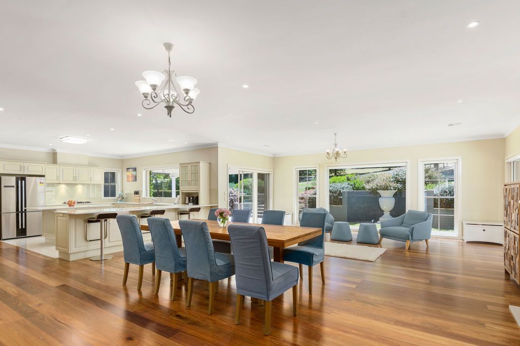 6 Greyleaves Avenue